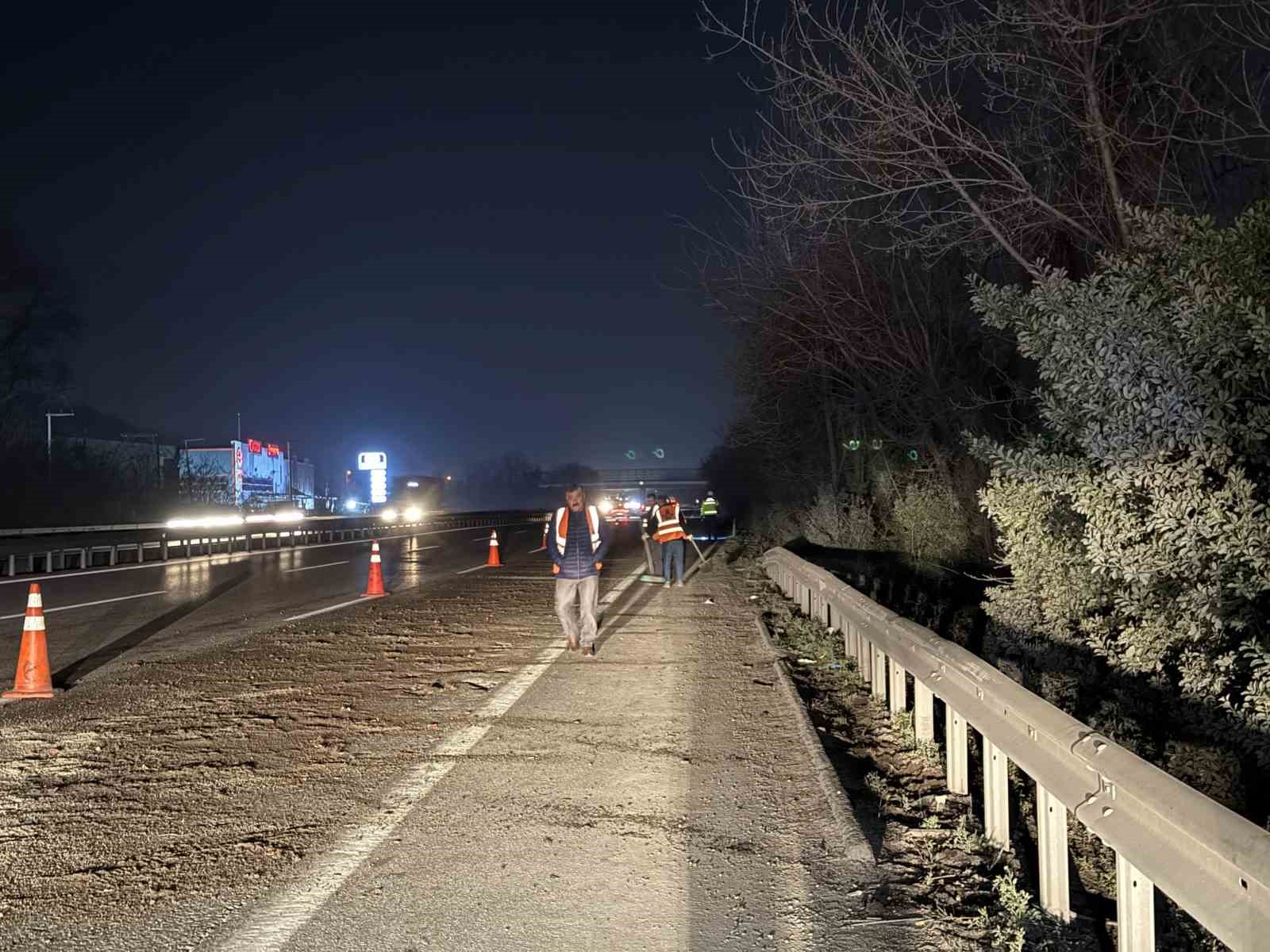 Otoyolda feci ölüm: Bir kişinin parçalanmış cesedi bulundu
