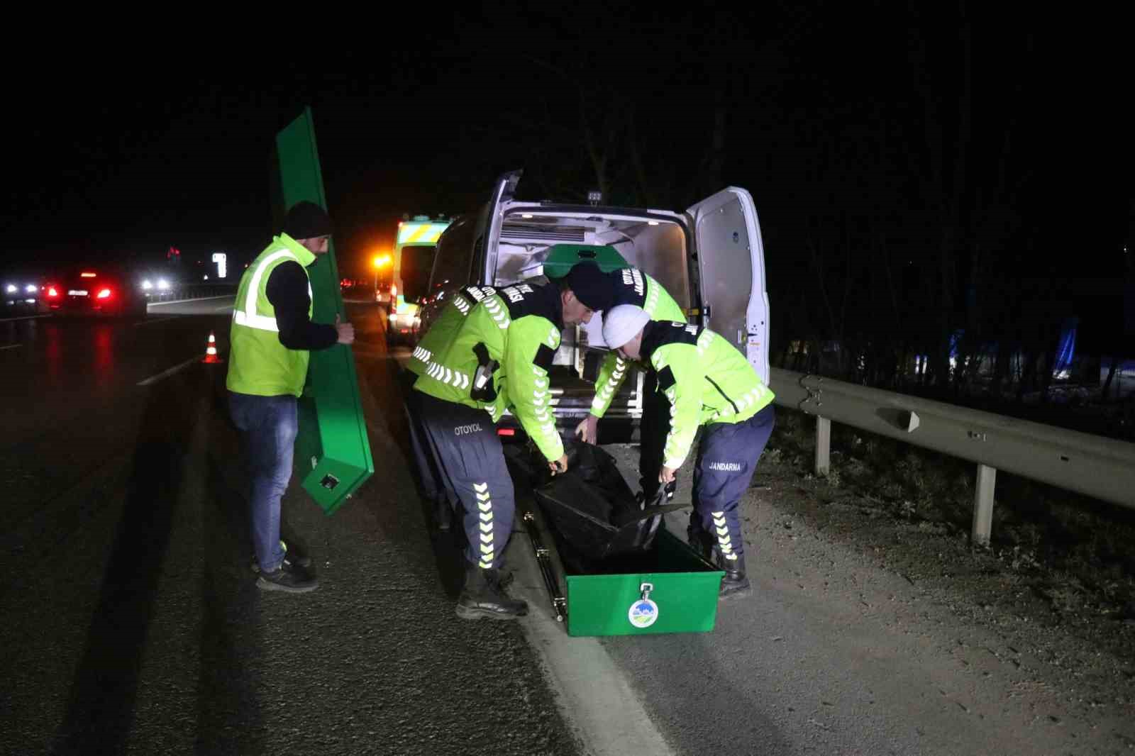 Otoyolda feci ölüm: Bir kişinin parçalanmış cesedi bulundu
