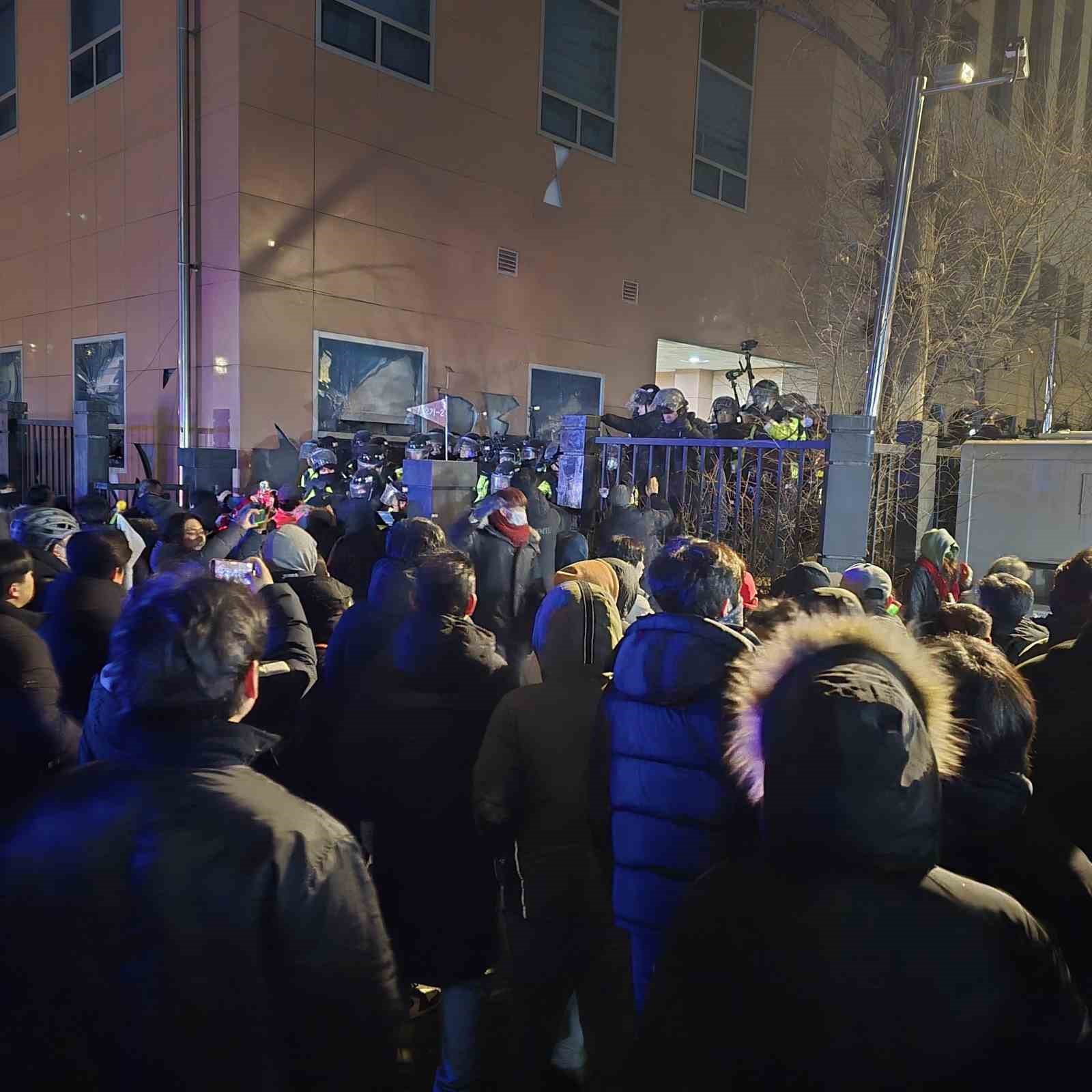 Güney Kore mahkemesinden Yoon’un tutukluluğuna devam kararı
