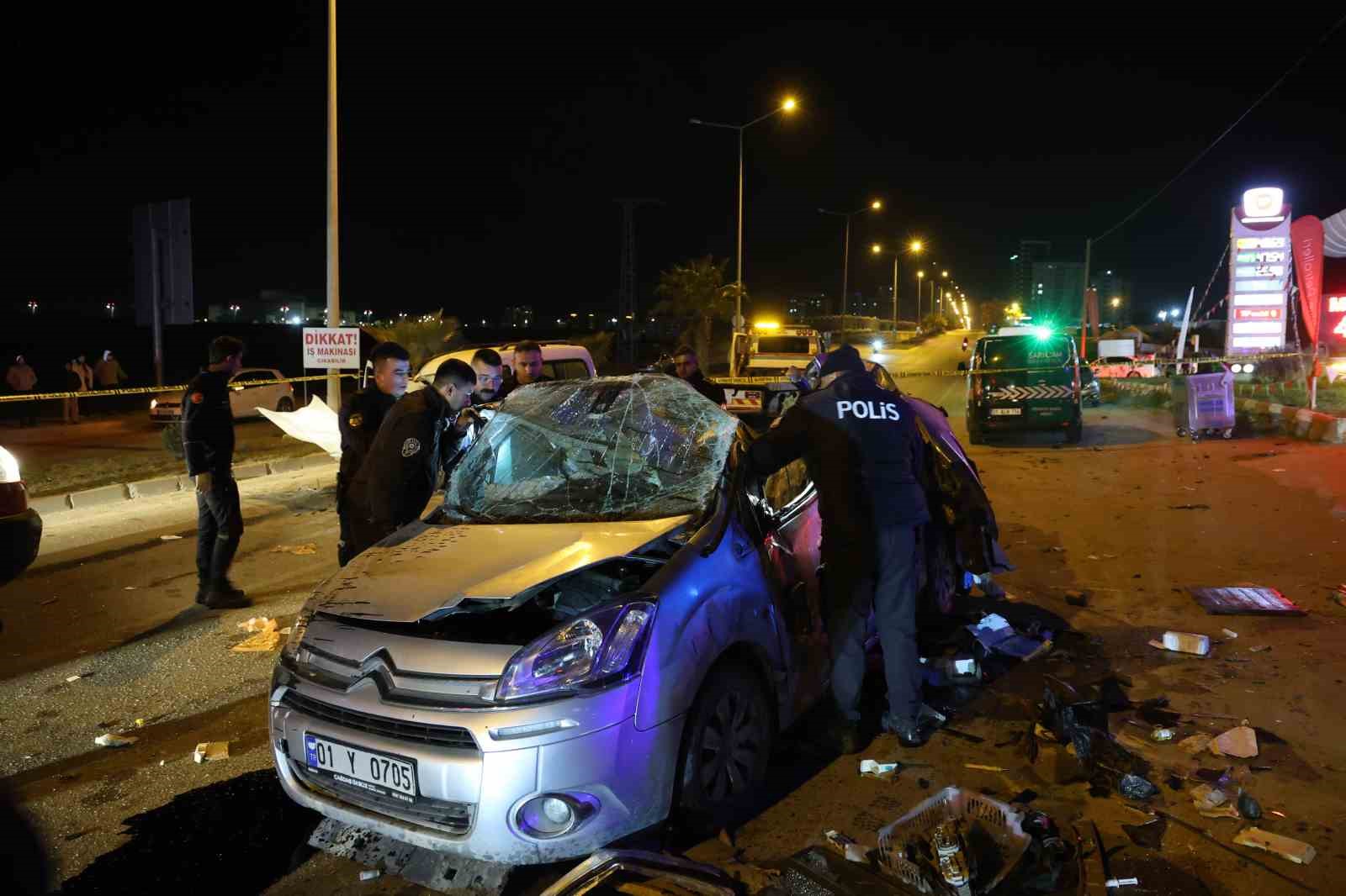 Adana’da feci kaza... Ters yöne girdi, karşıdan gelen araçla çarpıştı: 1 ölü, 2 yaralı
