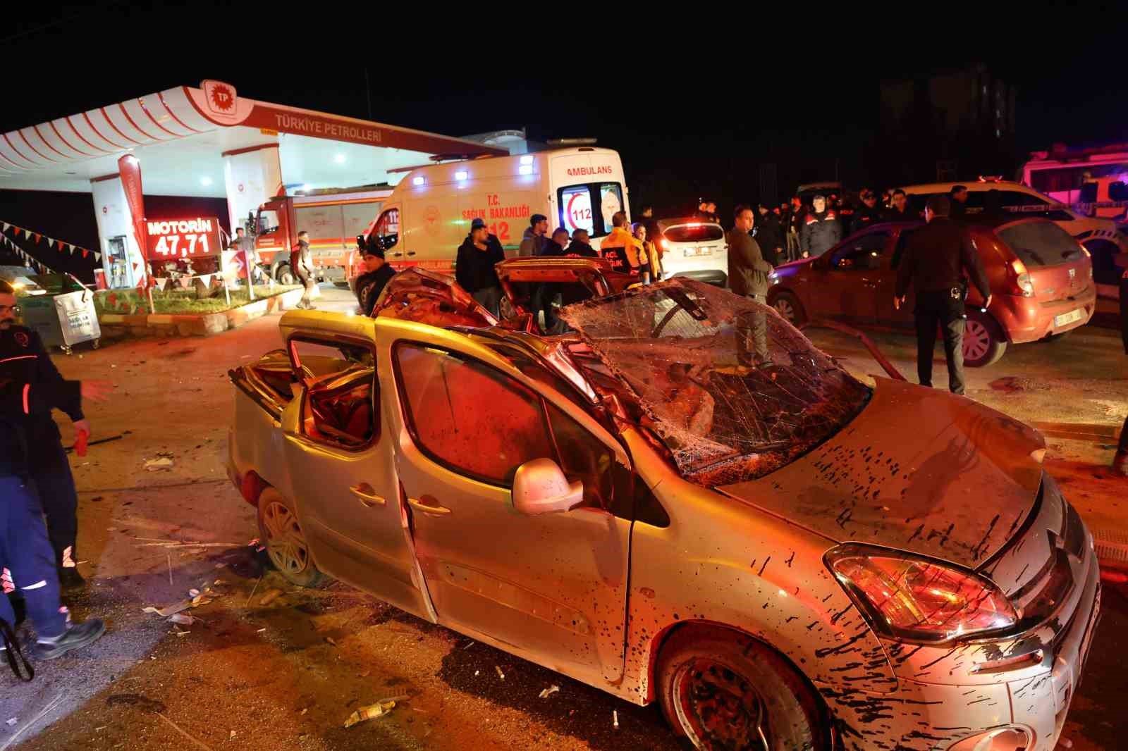 Adana’da feci kaza... Ters yöne girdi, karşıdan gelen araçla çarpıştı: 1 ölü, 2 yaralı
