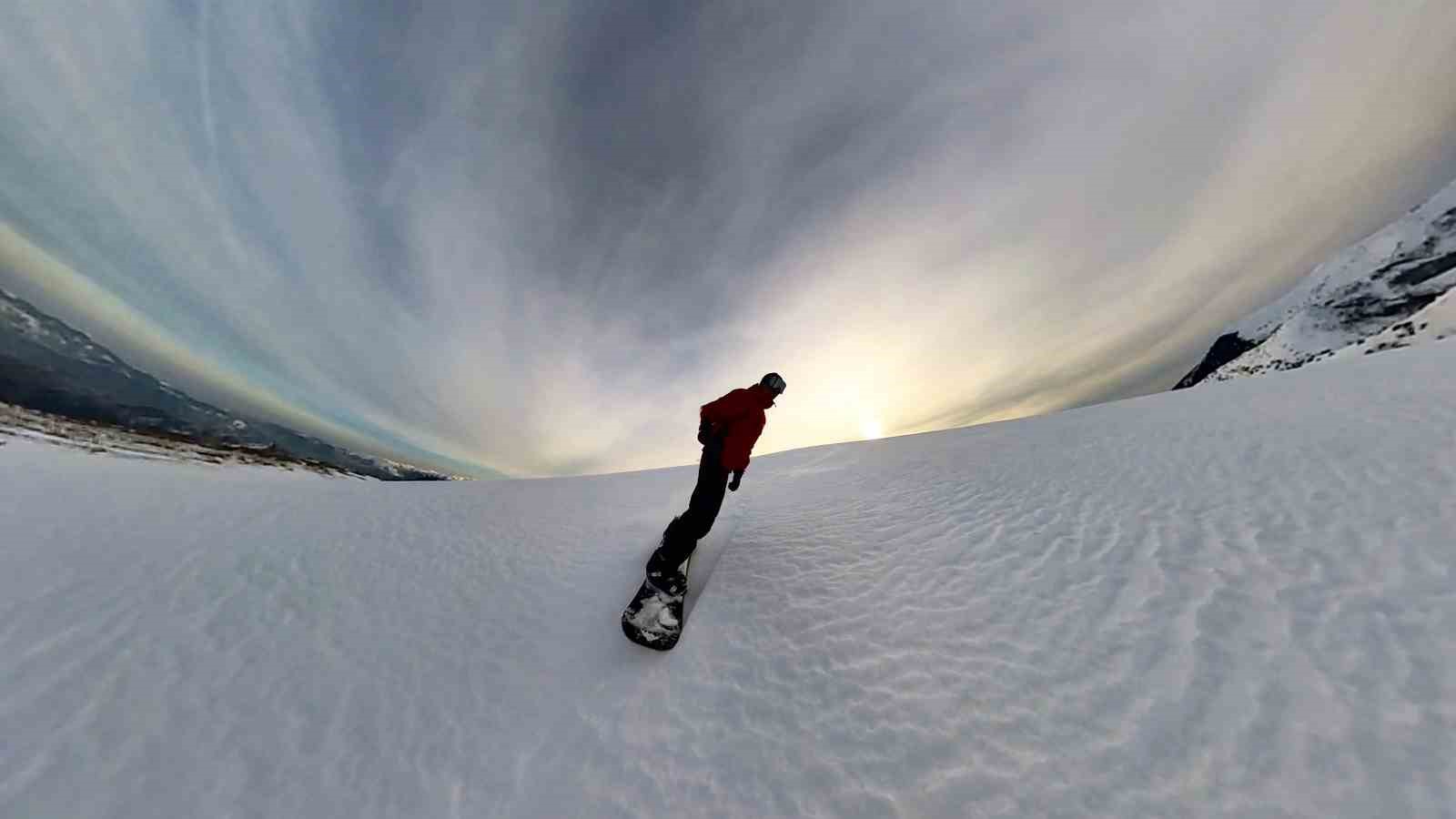 Karla kaplı Sis Dağı’nda snowboard keyfi
