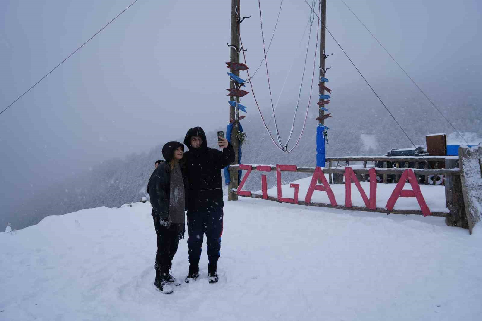 Zigana Dağı sömestr tatiliyle birlikte ziyaretçi akınına uğradı
