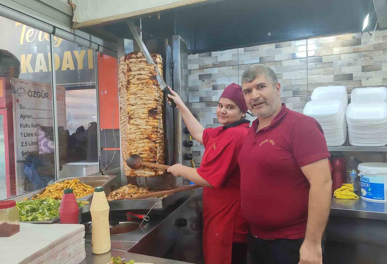 14 yaşında dönerci ustası oldu
