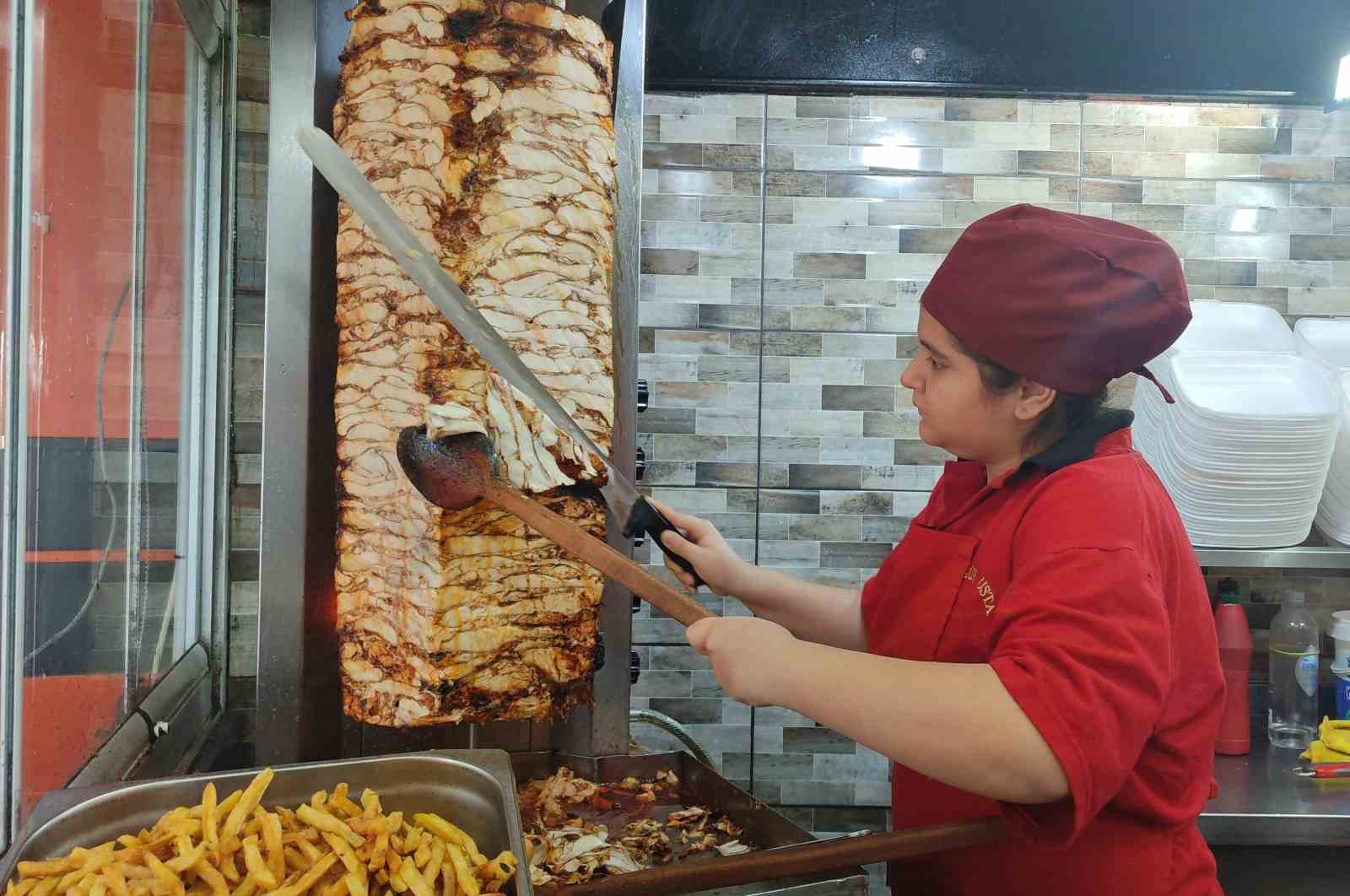 14 yaşında dönerci ustası oldu
