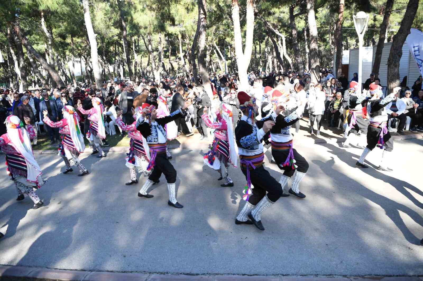 Çandır Fasulyesi Şenliği’nde vatandaşlara piyaz ikramı
