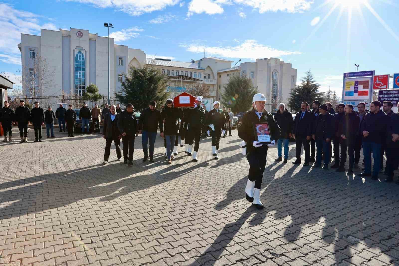 Bingöl’de kalp krizi geçiren polis memuru memleketine uğurlandı
