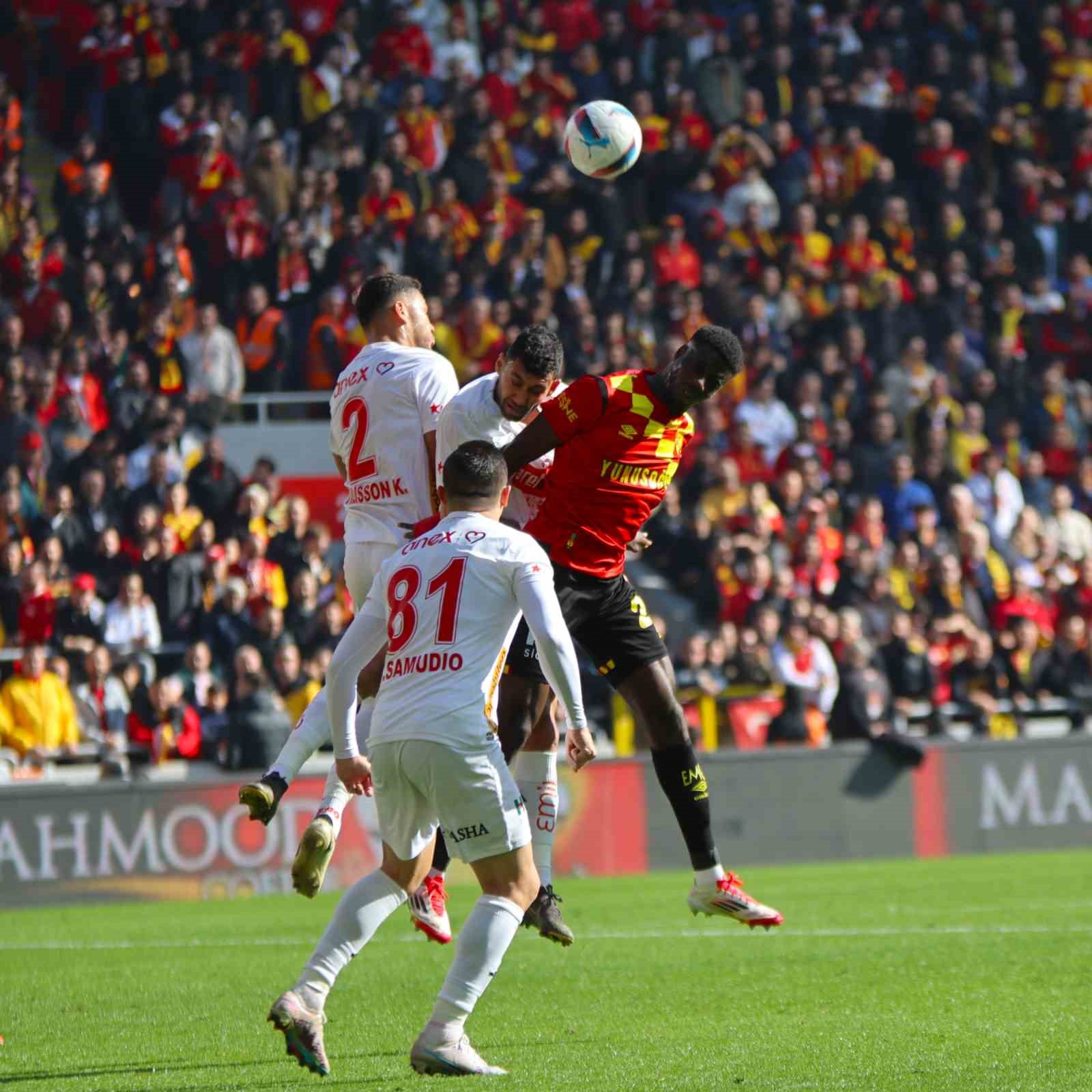 Trendyol Süper Lig: Göztepe: 1 - Antalyaspor: 0 (İlk yarı)
