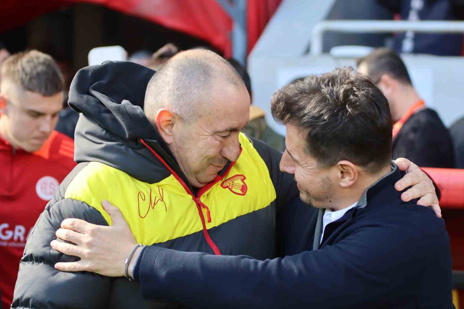 Trendyol Süper Lig: Göztepe: 1 - Antalyaspor: 0 (İlk yarı)
