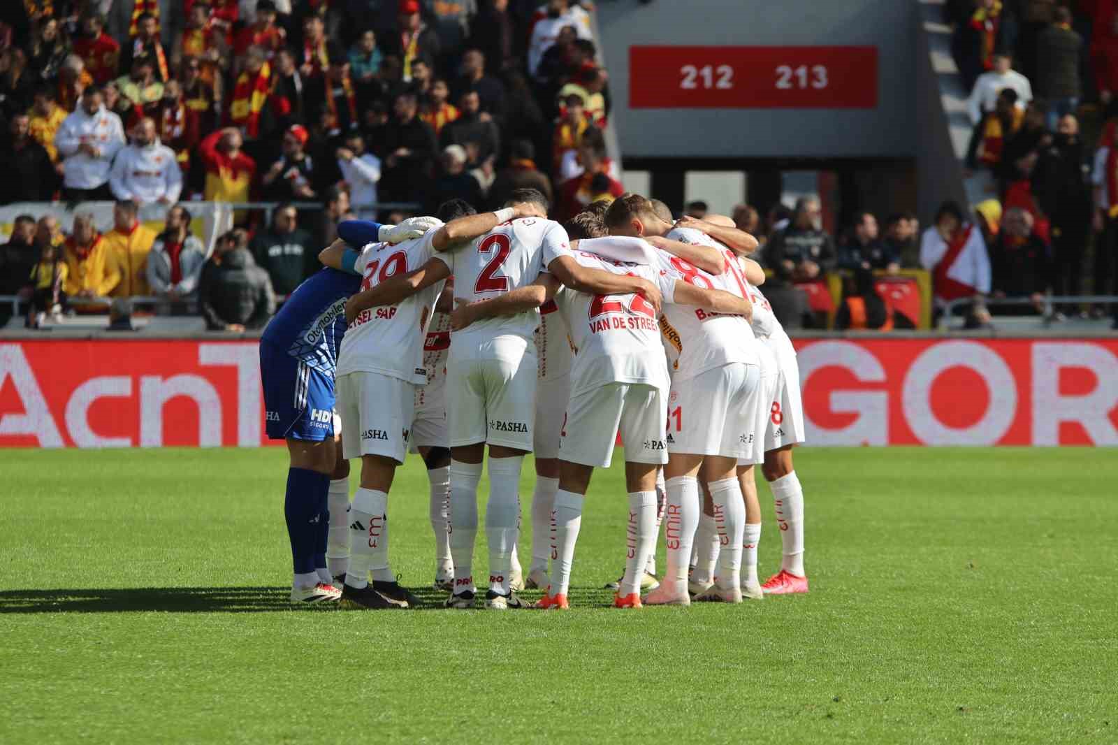 Trendyol Süper Lig: Göztepe: 1 - Antalyaspor: 0 (İlk yarı)
