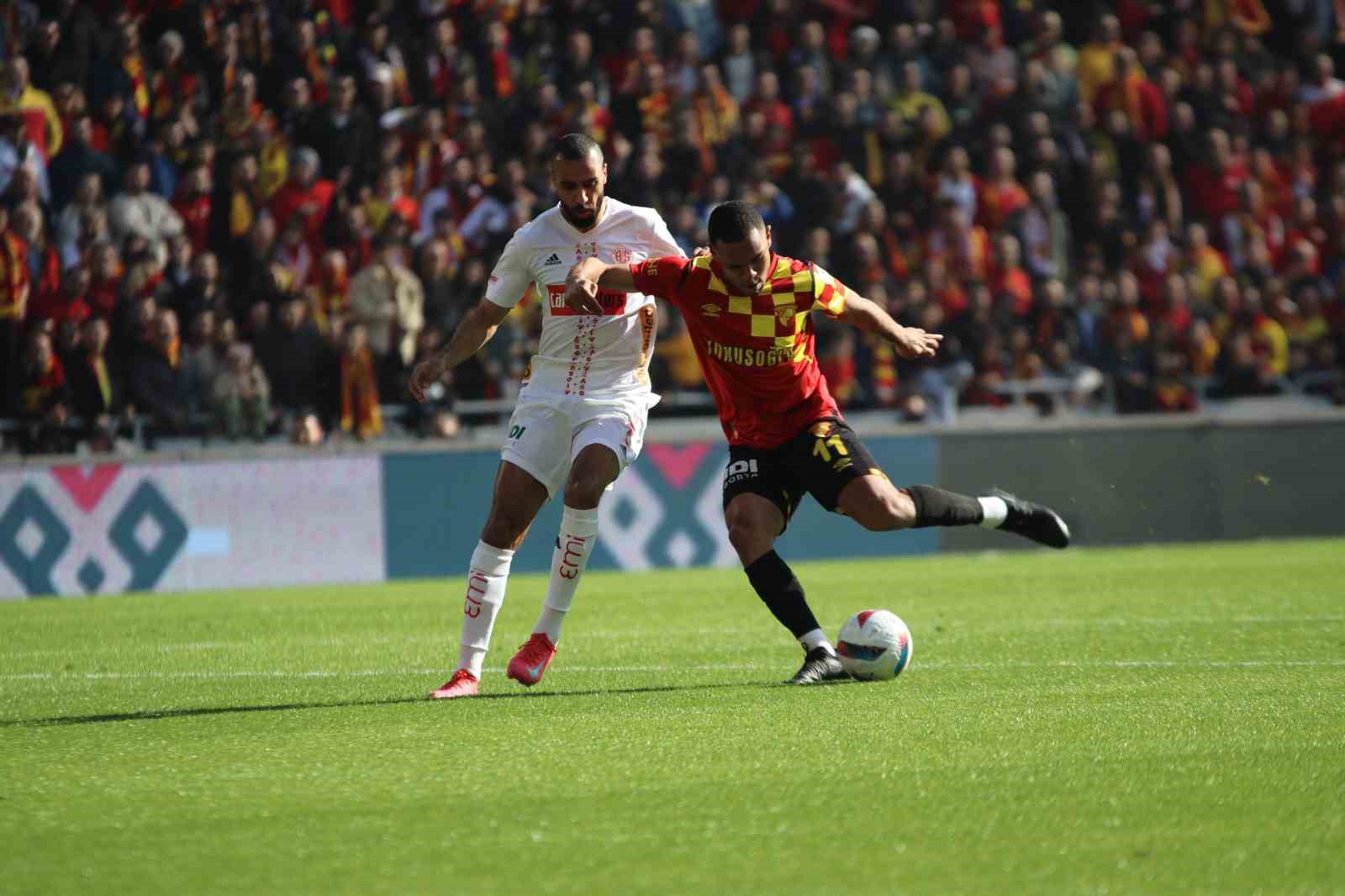 Trendyol Süper Lig: Göztepe: 1 - Antalyaspor: 0 (İlk yarı)
