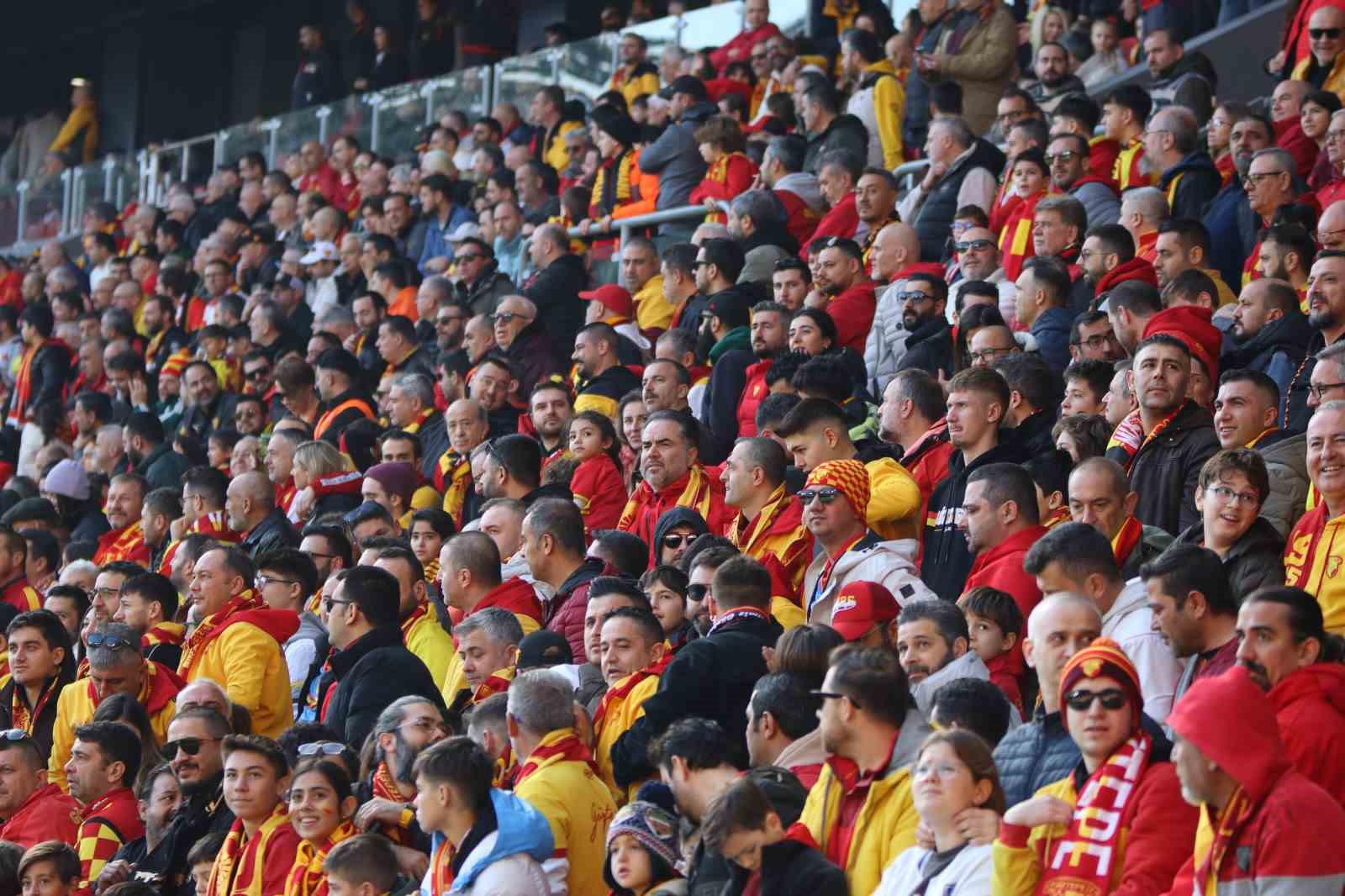 Trendyol Süper Lig: Göztepe: 1 - Antalyaspor: 0 (İlk yarı)
