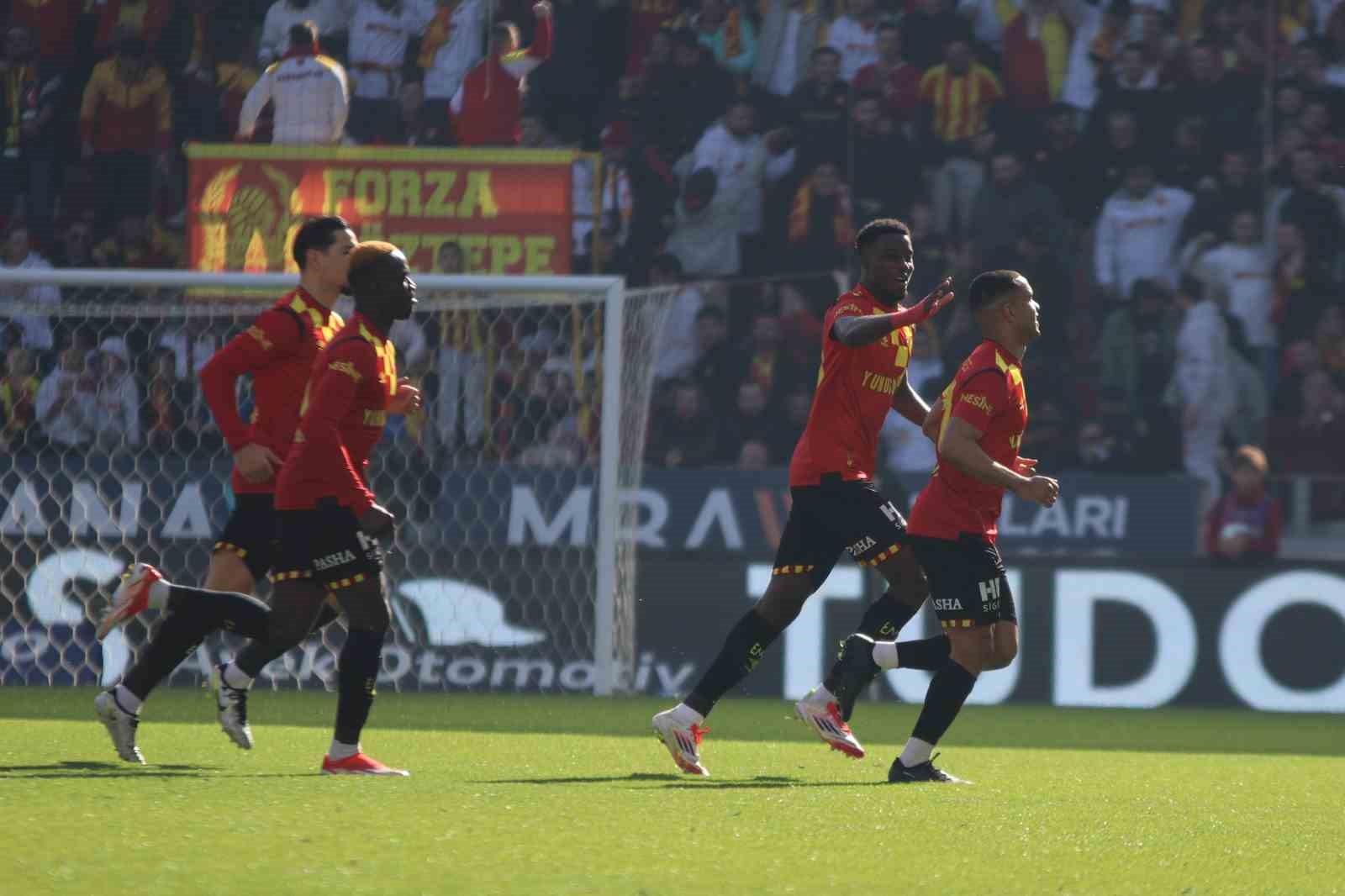 Trendyol Süper Lig: Göztepe: 1 - Antalyaspor: 0 (İlk yarı)
