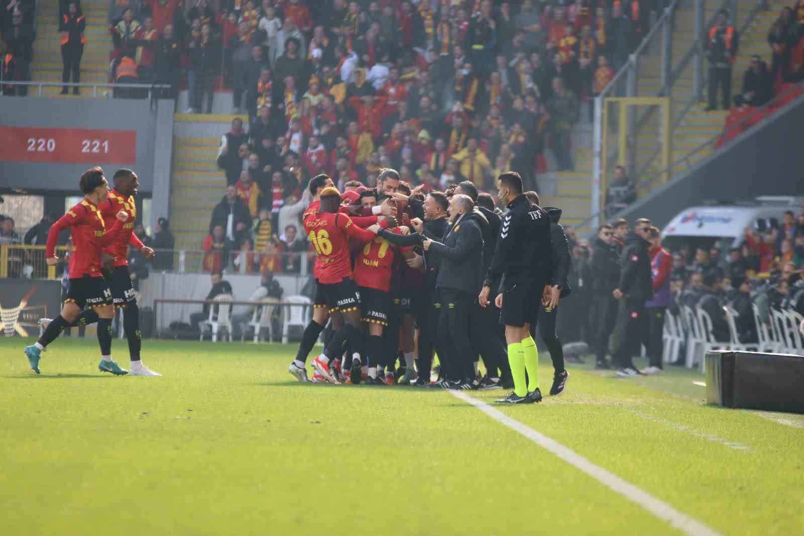 Trendyol Süper Lig: Göztepe: 1 - Antalyaspor: 0 (İlk yarı)
