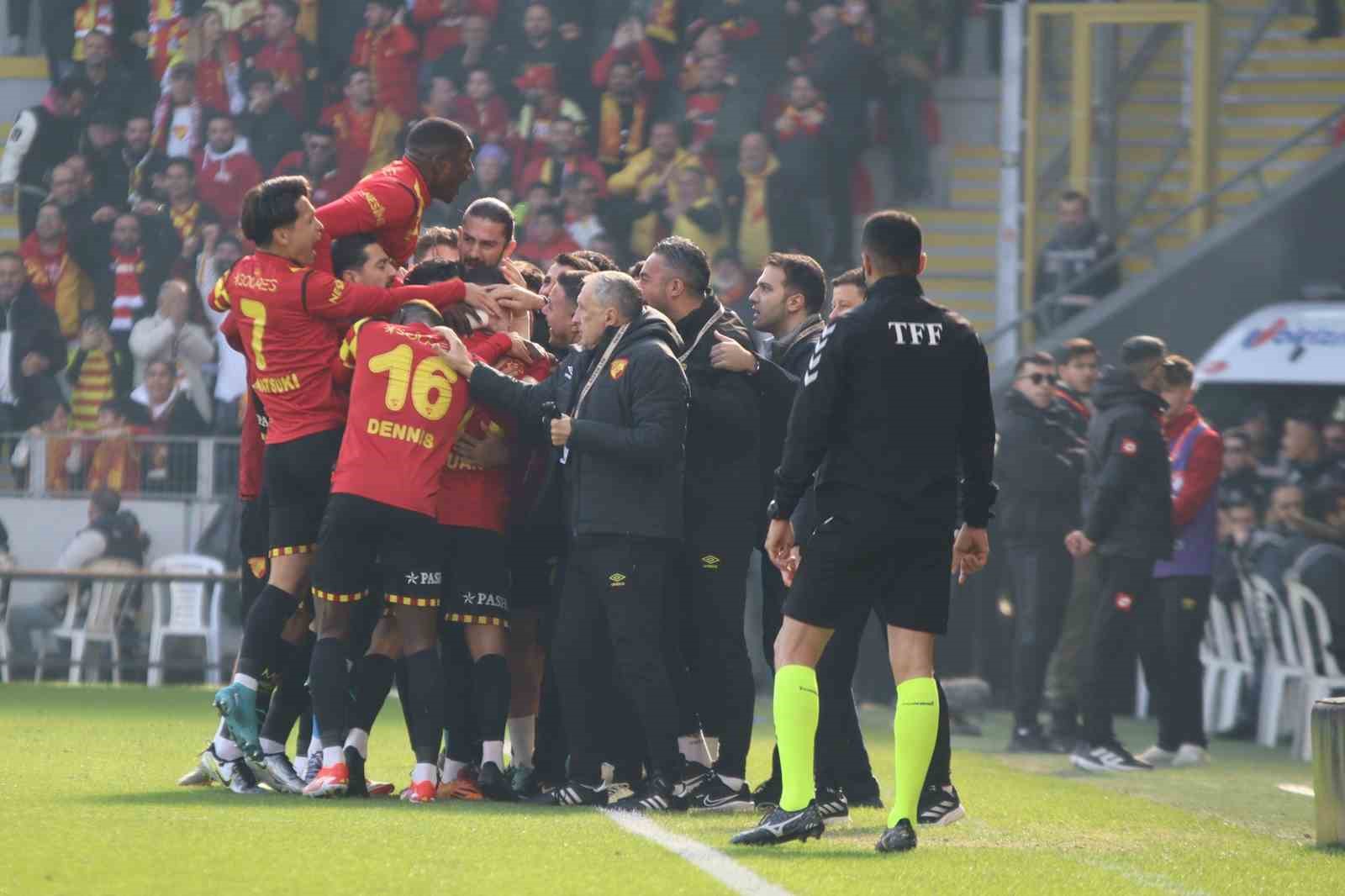 Trendyol Süper Lig: Göztepe: 1 - Antalyaspor: 0 (İlk yarı)
