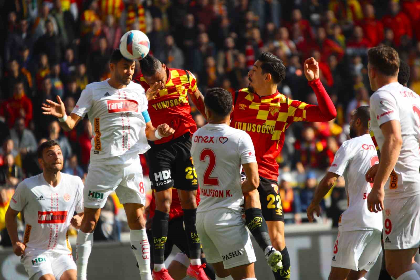 Trendyol Süper Lig: Göztepe: 1 - Antalyaspor: 0 (İlk yarı)
