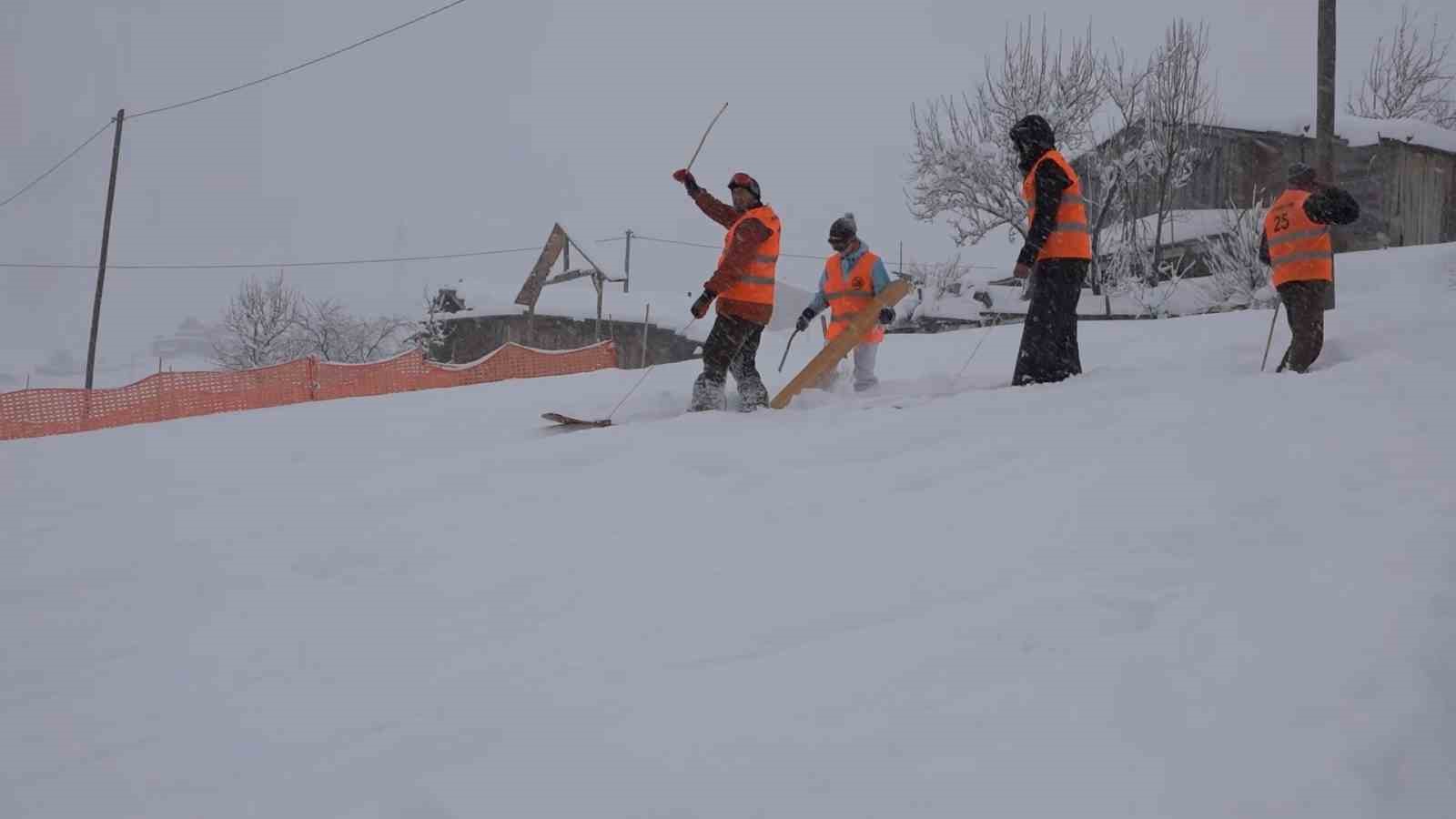 Rizelilerin Snowboard’ı Petranboard nefes kesti
