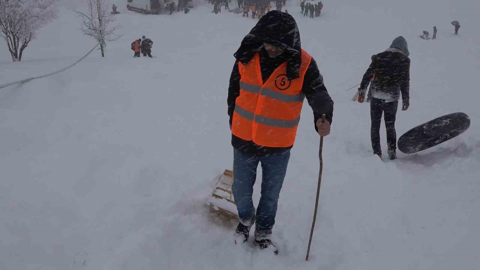 Rizelilerin Snowboard’ı Petranboard nefes kesti
