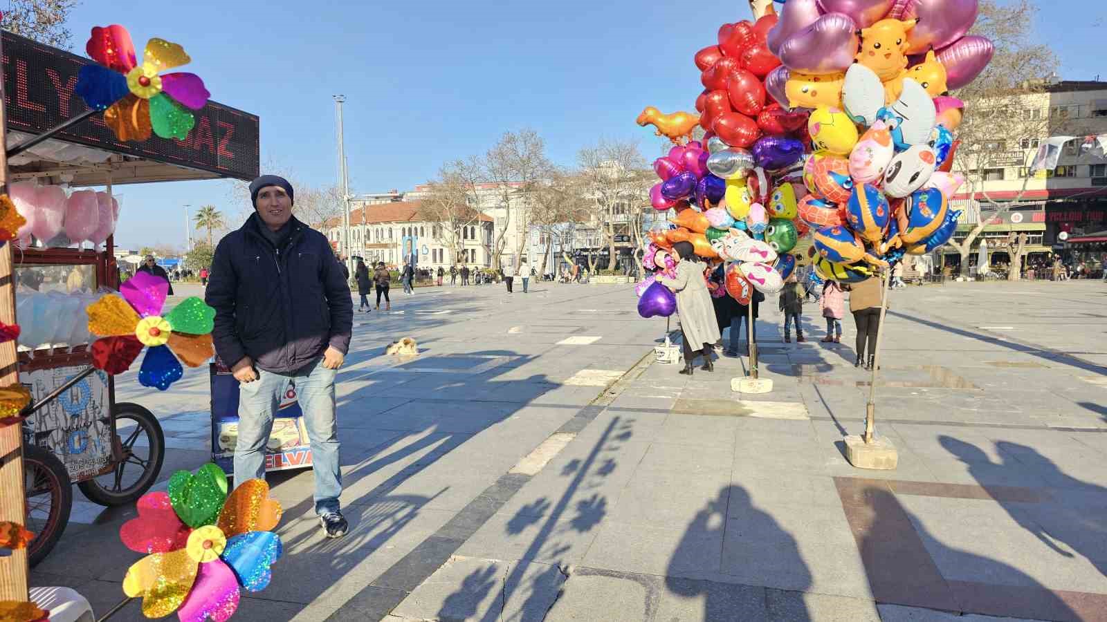 Ocak ortasında güneşli havayı gören Bandırmalılar sahile akın etti
