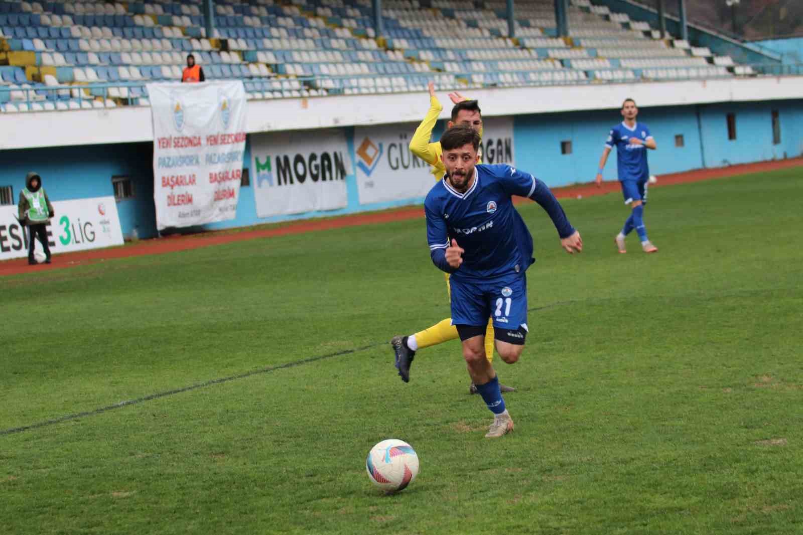 TFF 3. Lig: Pazarspor: 1 - Küçükçekmece Sinop SK: 3
