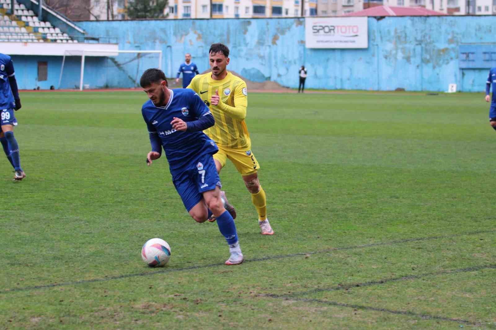 TFF 3. Lig: Pazarspor: 1 - Küçükçekmece Sinop SK: 3
