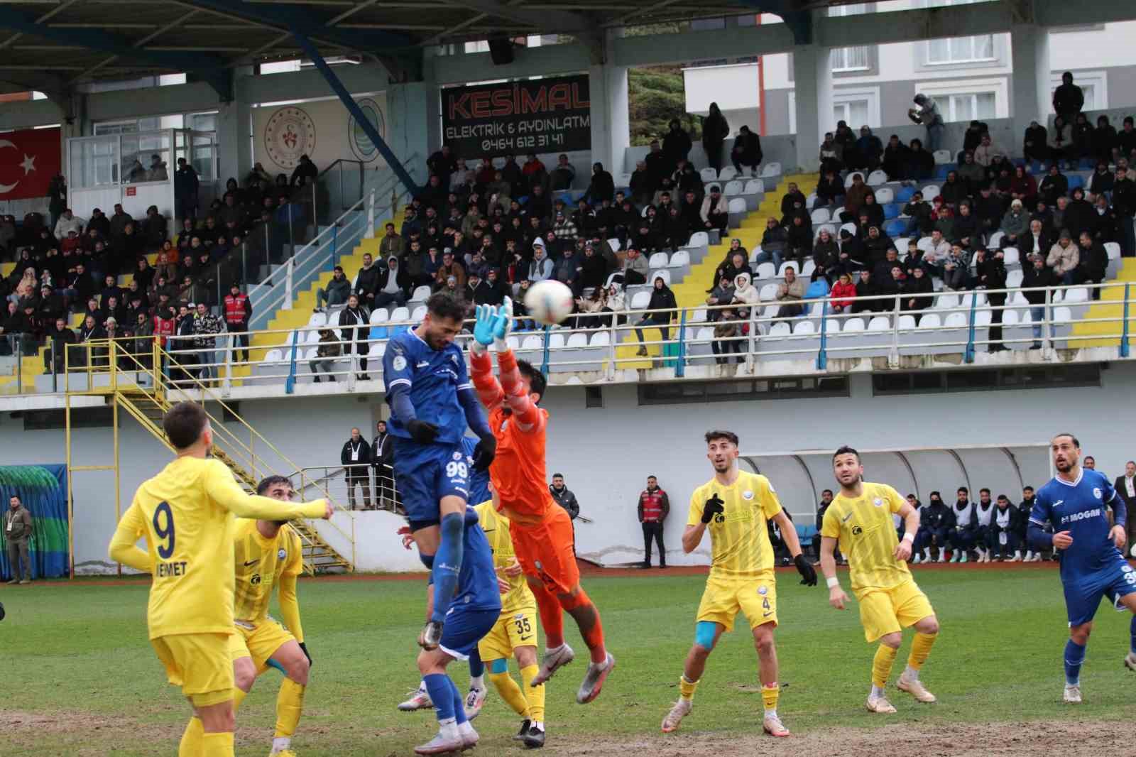 TFF 3. Lig: Pazarspor: 1 - Küçükçekmece Sinop SK: 3
