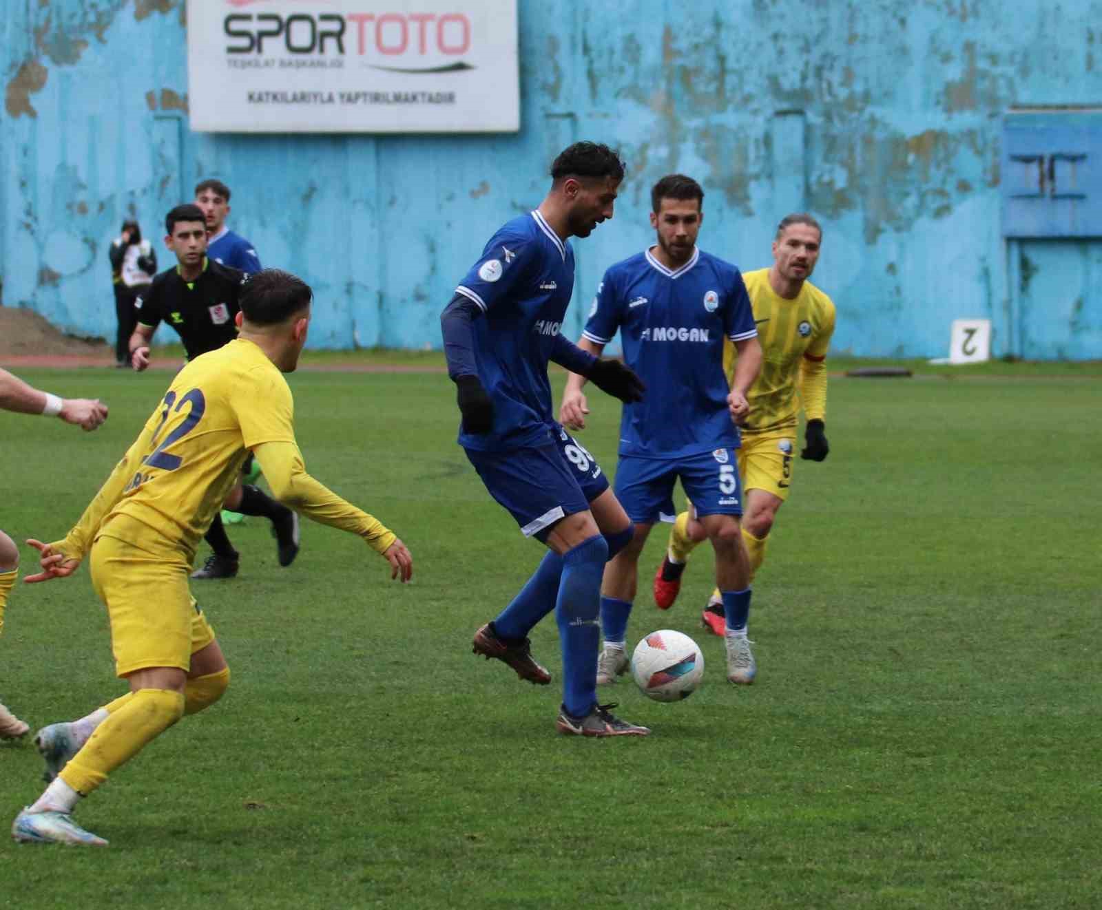 TFF 3. Lig: Pazarspor: 1 - Küçükçekmece Sinop SK: 3
