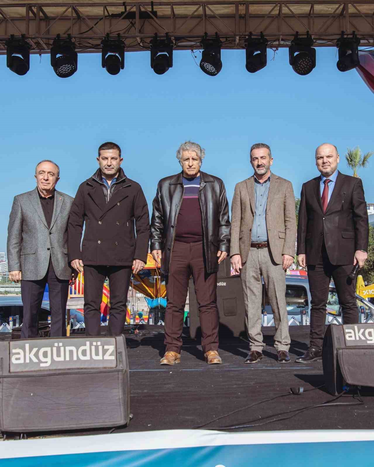 Kuşadası’nda Karadeniz rüzgarı esti
