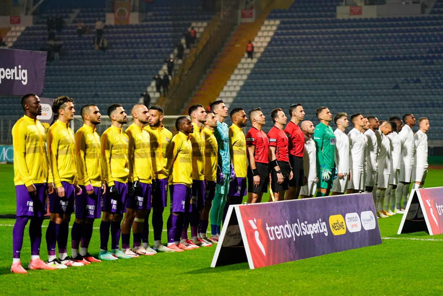 Trendyol Süper Lig: Eyüpspor: 0 - Corendon Alanyaspor: 0 (Maç devam ediyor)
