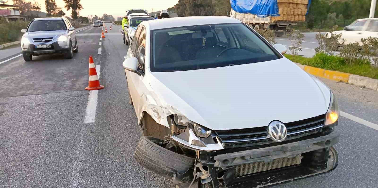 Kazaya karışan otomobil tarlaya uçtu: 3 yaralı
