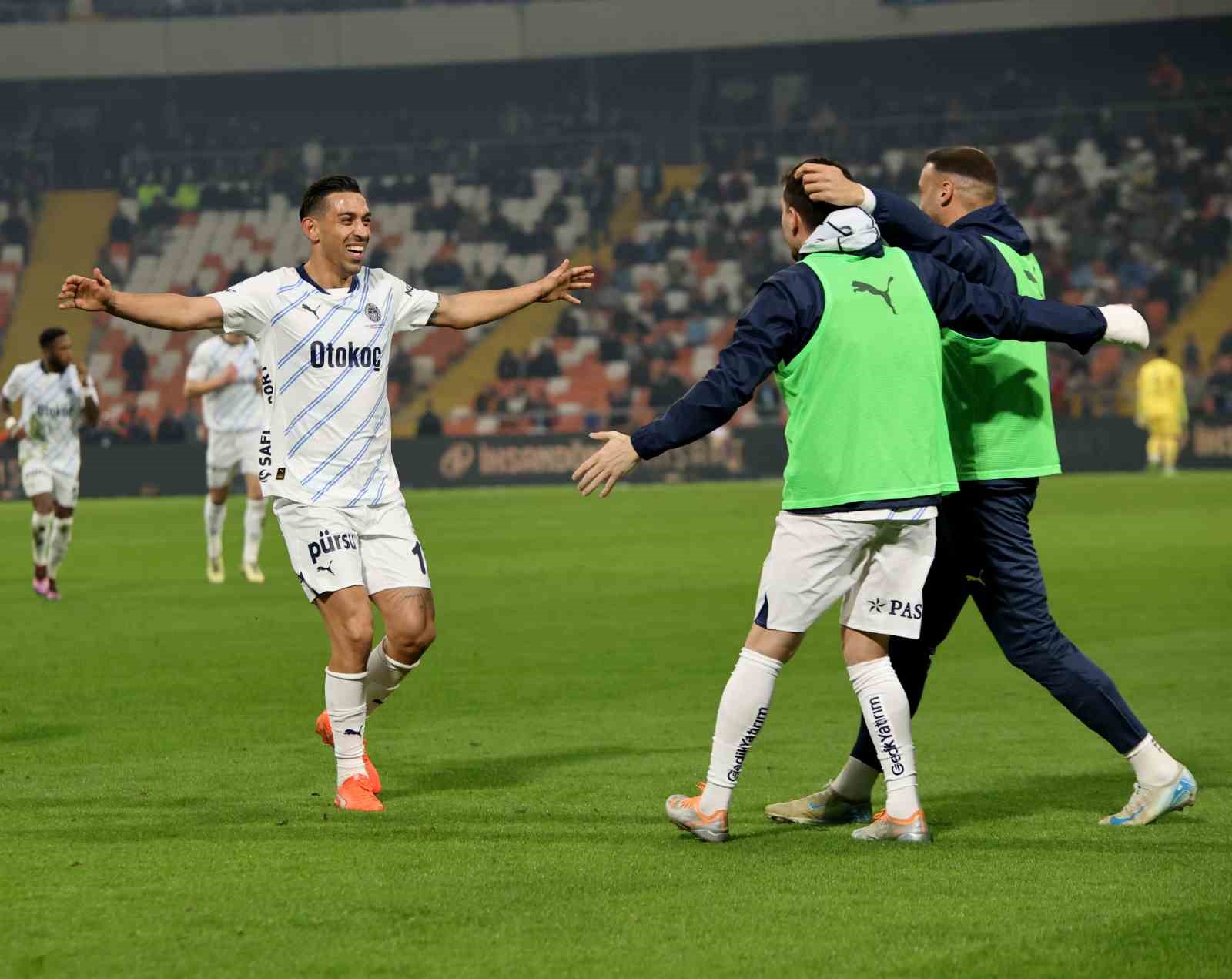 Trendyol Süper Lig: Adana Demirspor: 0 - Fenerbahçe: 4 (Maç sonucu)
