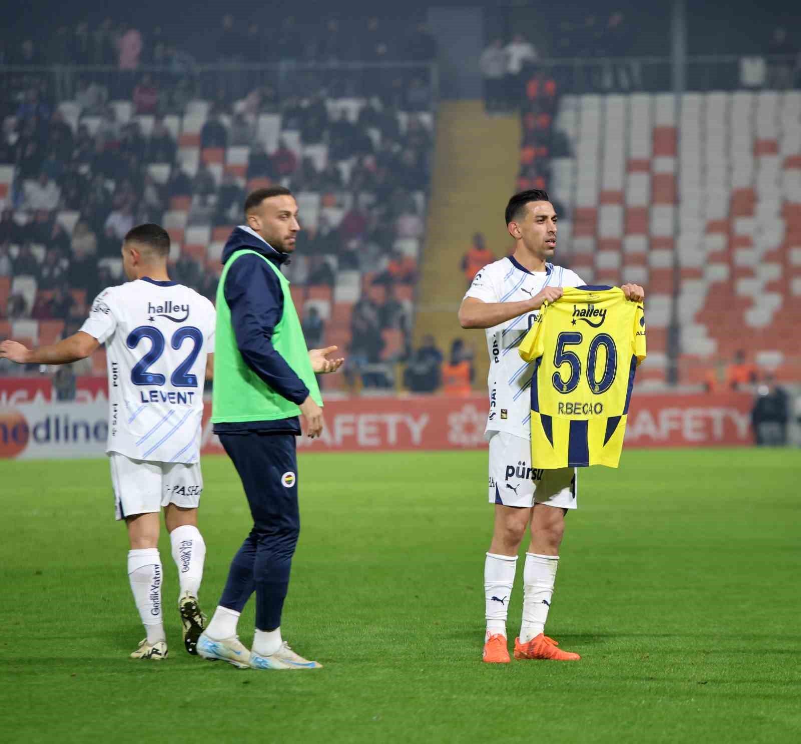 Trendyol Süper Lig: Adana Demirspor: 0 - Fenerbahçe: 4 (Maç sonucu)
