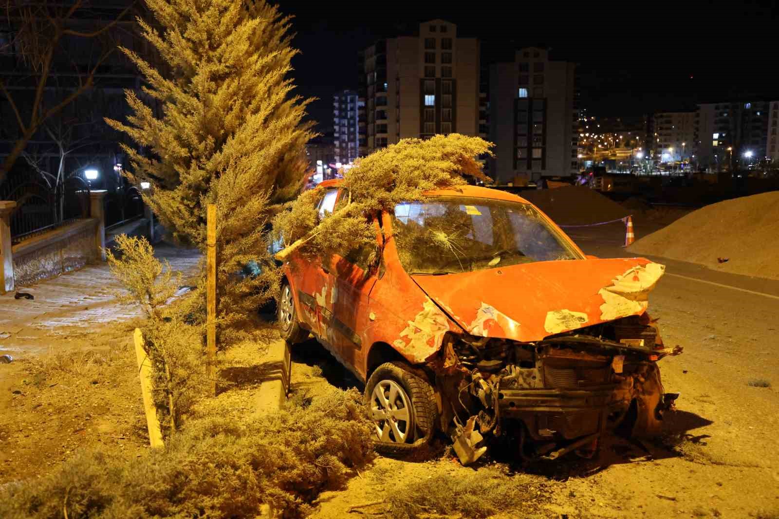 Kaza yapan alkollü sürücü, polise ecel teri döktürdü
