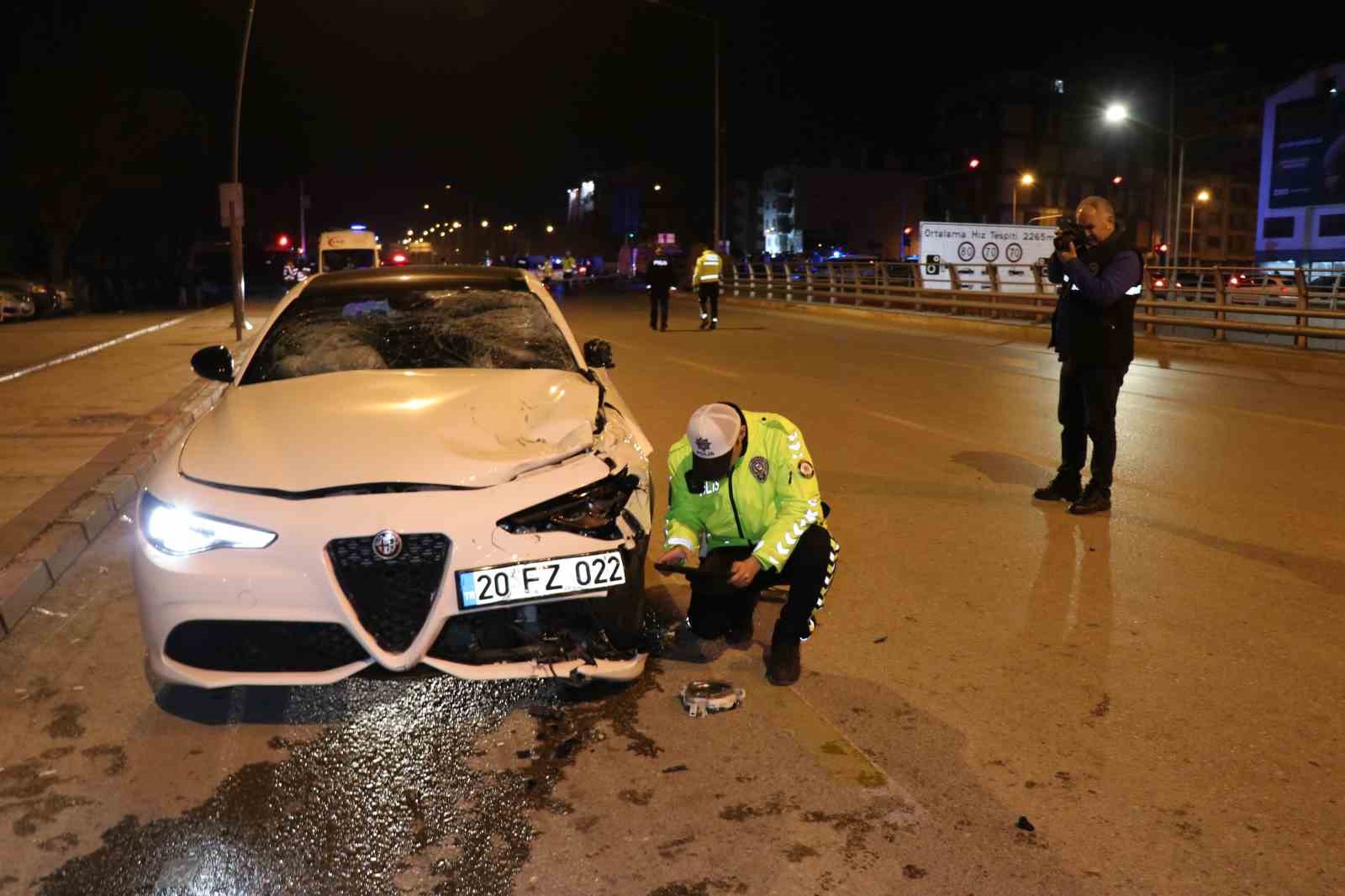 Otomobilin çarpması sonucu metrelerce savrulan genç motokurye hayatını kaybetti
