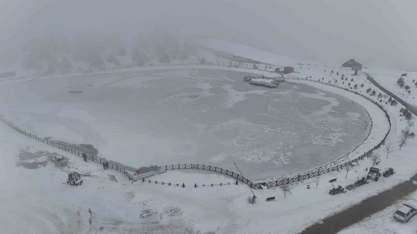 Erzincan’da buz tutan şelale, göl ve göletler havadan görüntülendi
