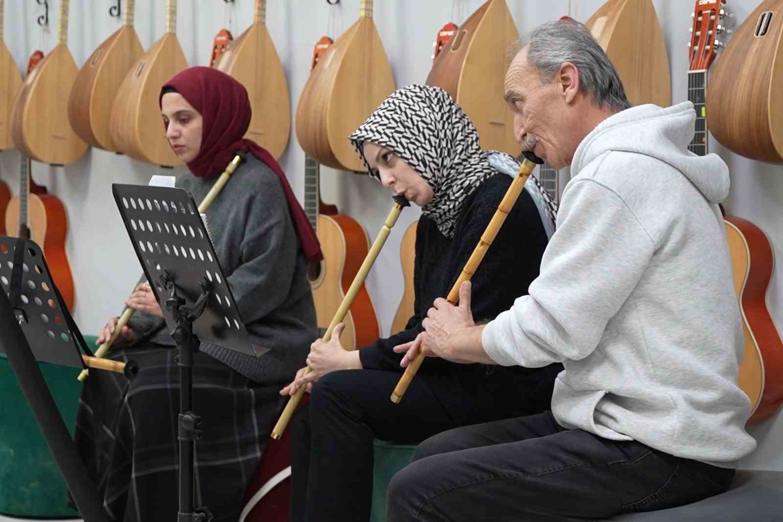 Tasavvuf musikisini gençlerle buluşturan neyzen: Hem üretiyor hem öğretiyor
