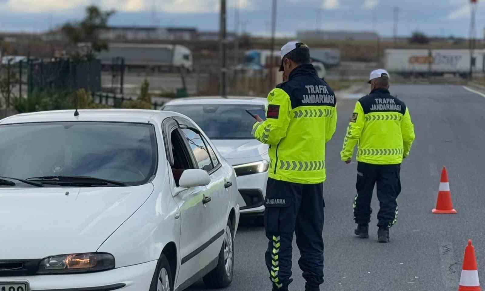 Tekirdağ’da 15 sürücüye 46 bin lira ceza uygulandı
