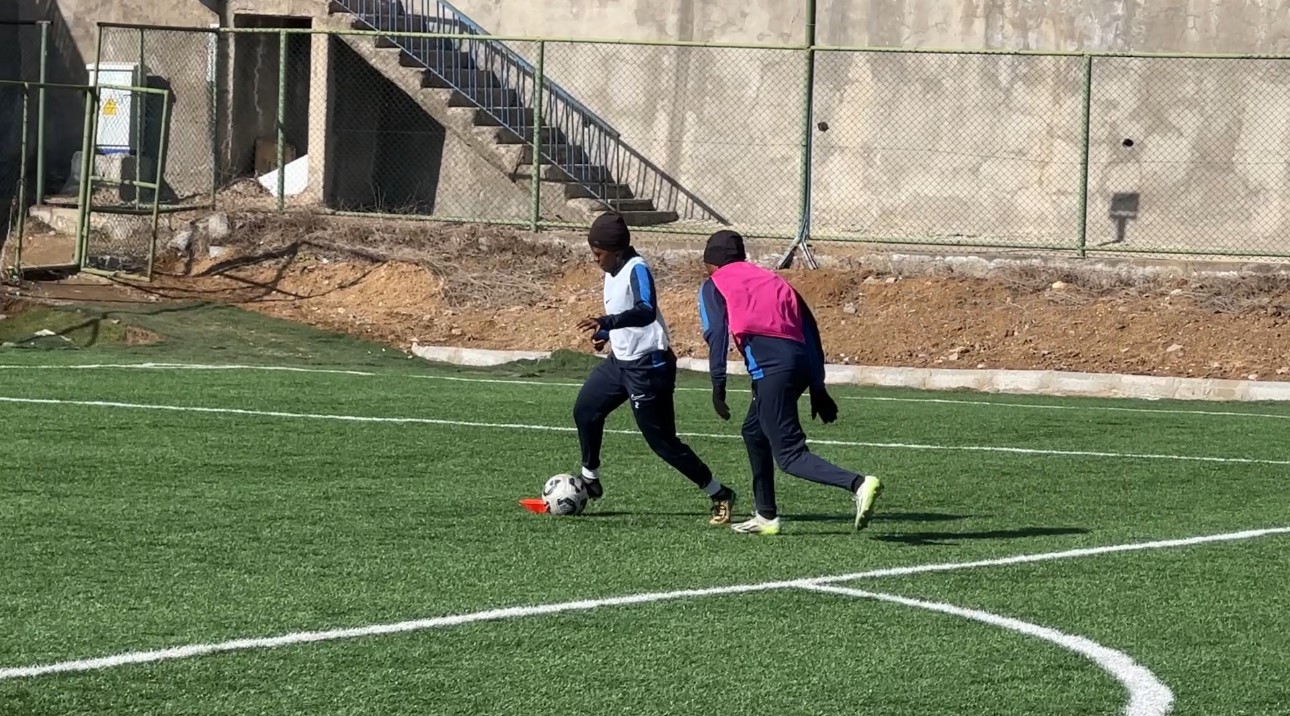 Afrikalı kadın sporcular Yüksekova’da mutlu
