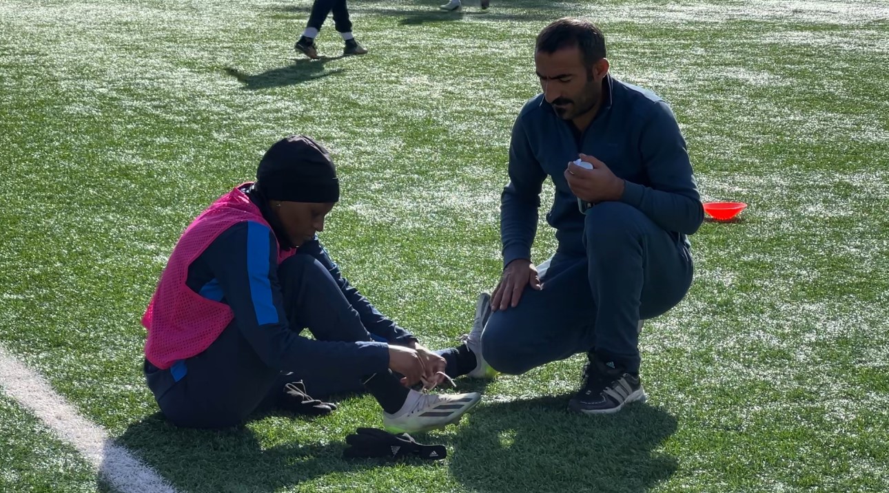 Afrikalı kadın sporcular Yüksekova’da mutlu
