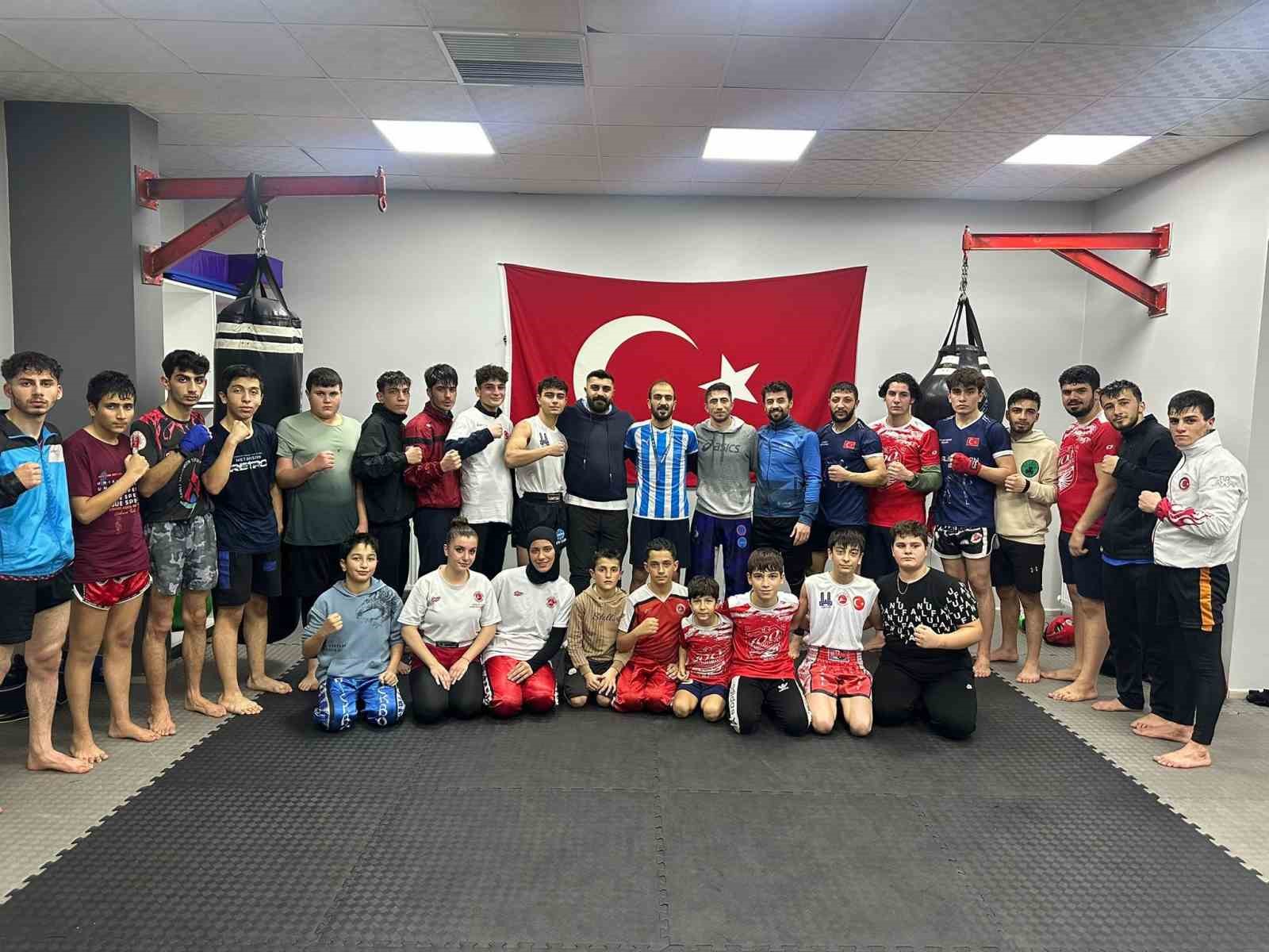 Kick Boks kervanı Antalya yollarında
