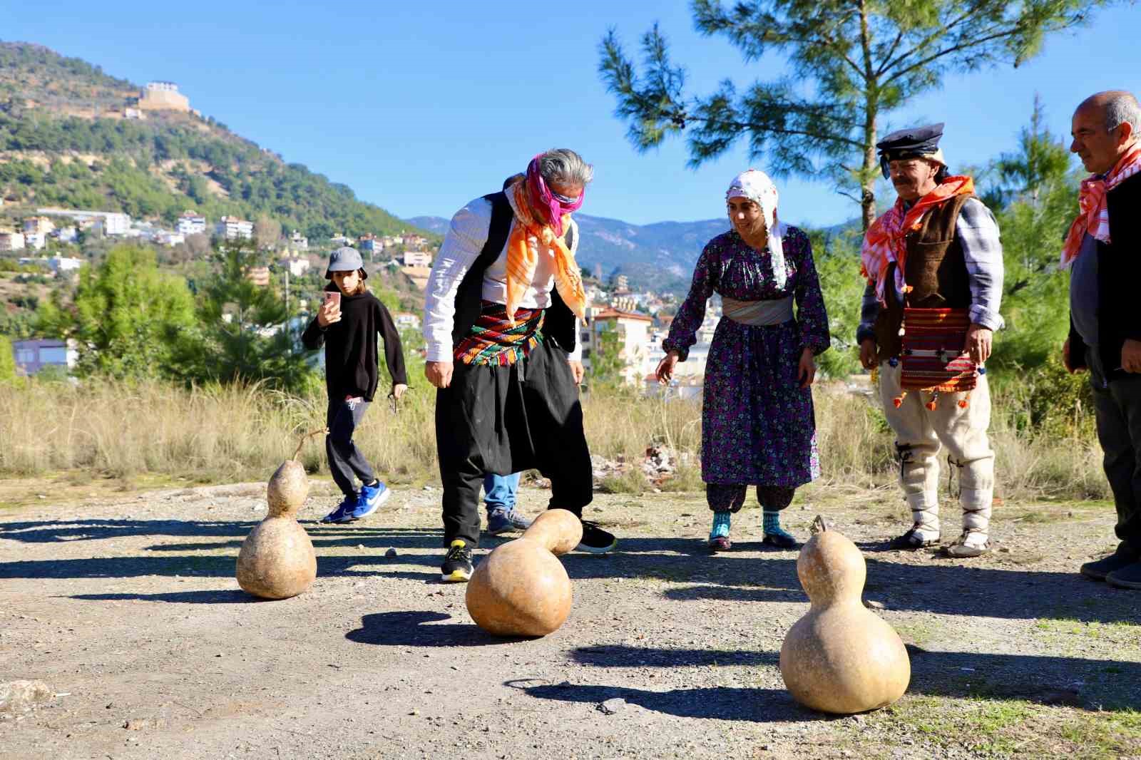 Alanya geleneksel Yörük oyunları gübüdük oyunu ile sona erdi
