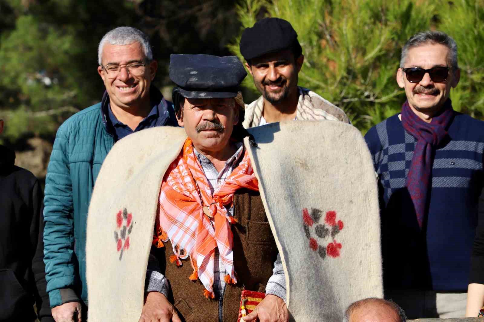 Alanya geleneksel Yörük oyunları gübüdük oyunu ile sona erdi
