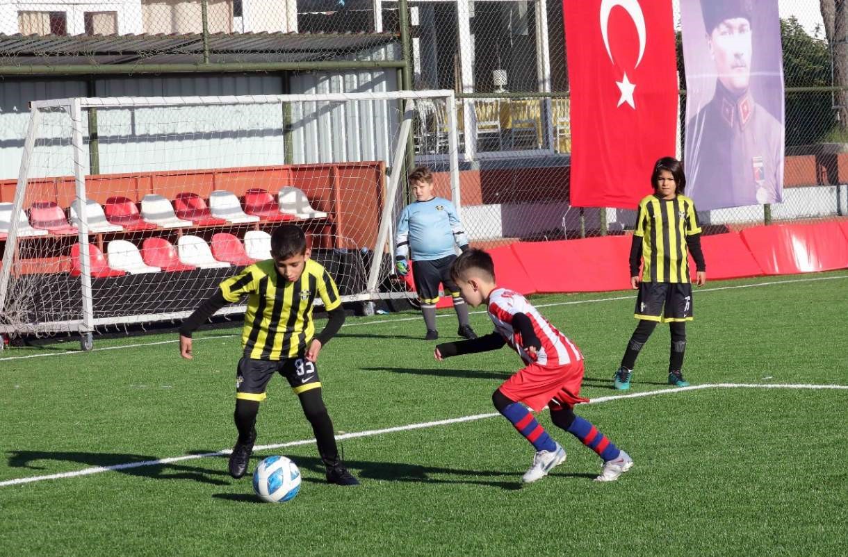 Bayraklı’da U-10 Cup Futbol Turnuvası başladı
