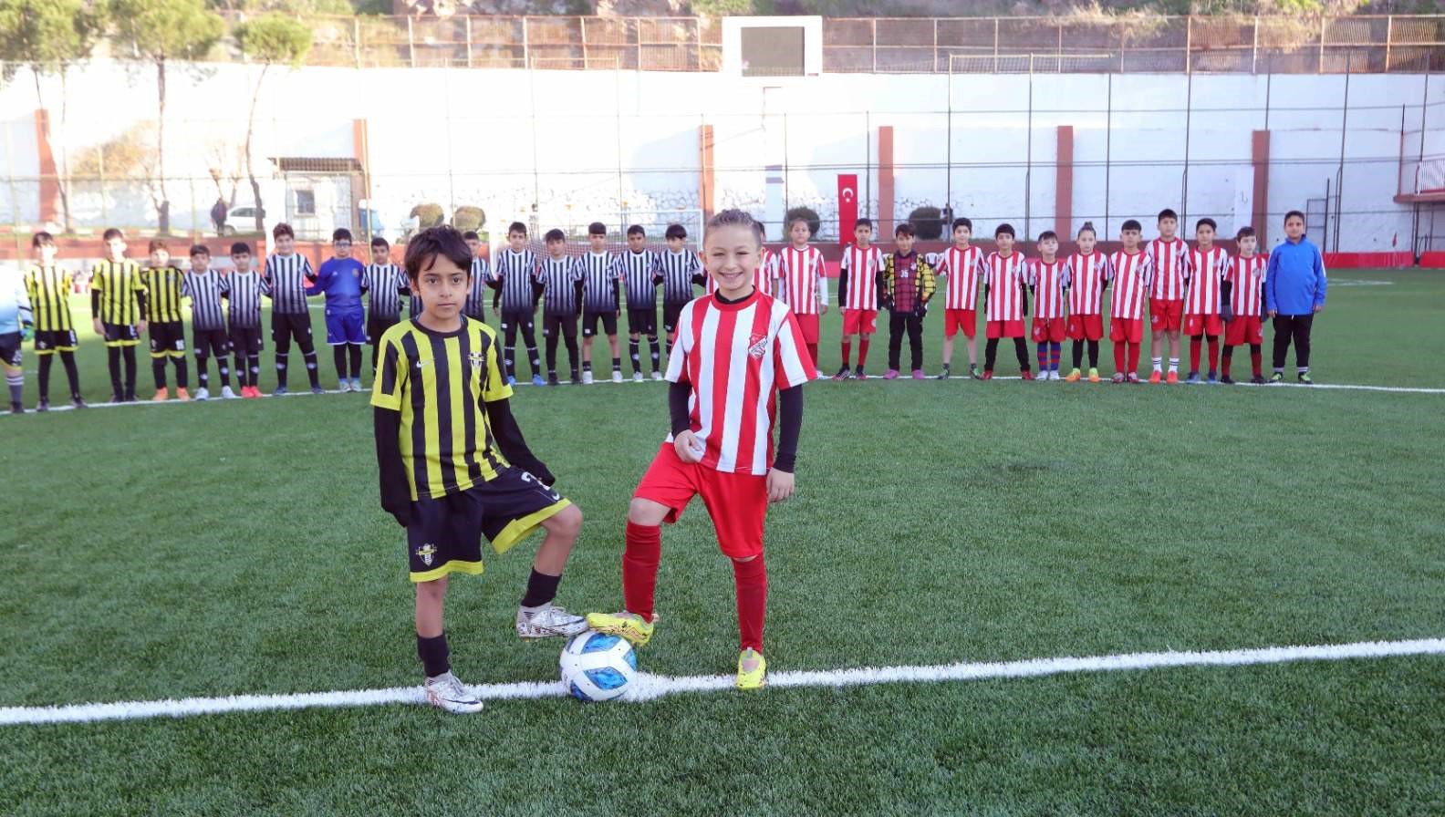 Bayraklı’da U-10 Cup Futbol Turnuvası başladı
