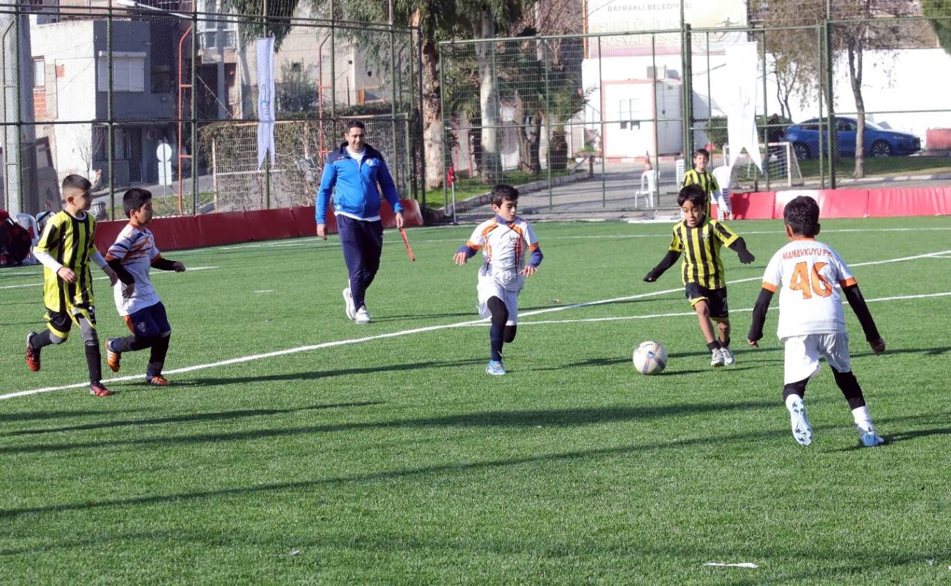 Bayraklı’da U-10 Cup Futbol Turnuvası başladı
