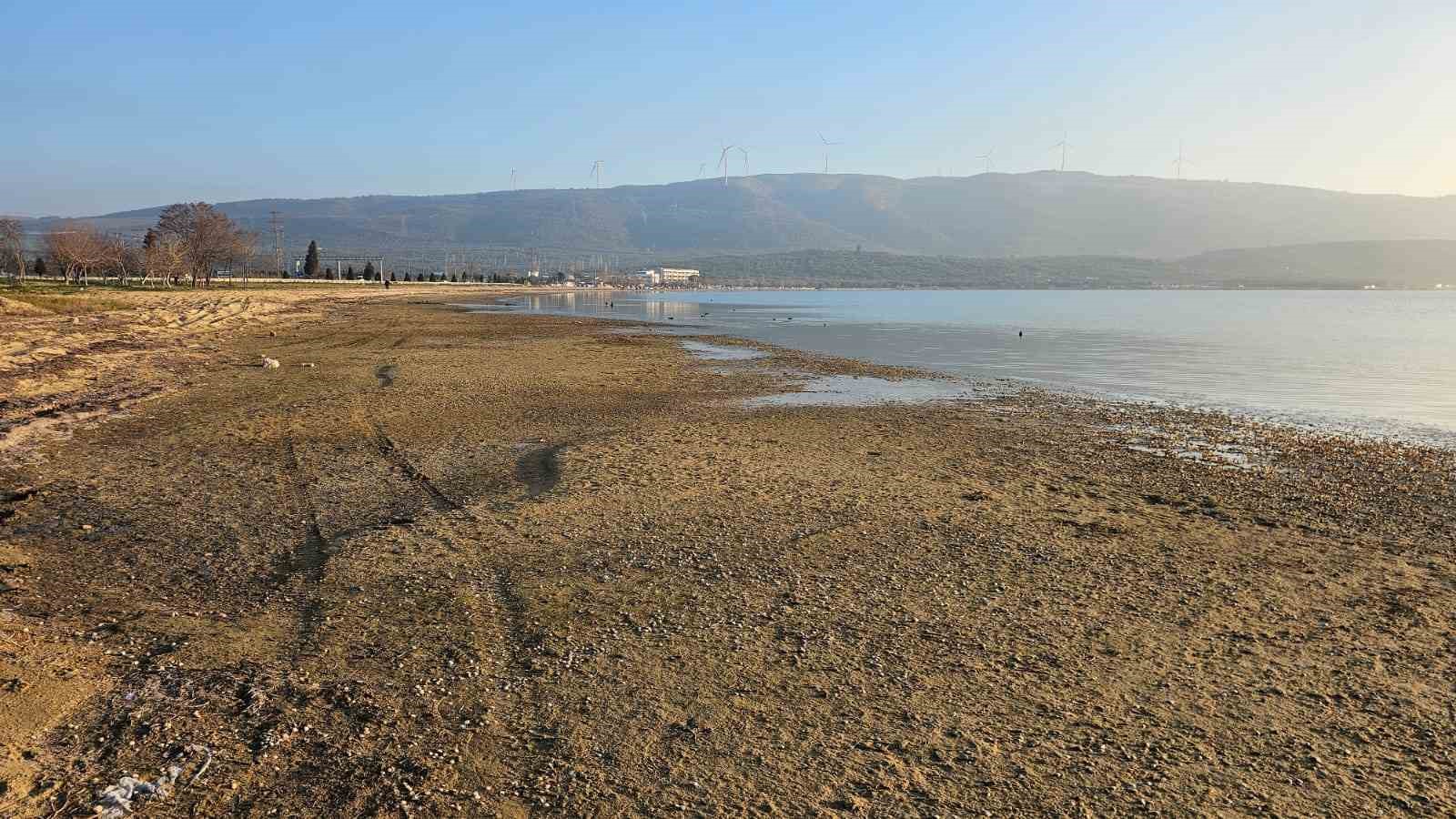 Erdek Körfezi’nde deniz çekildi, antik liman gün yüzüne çıktı
