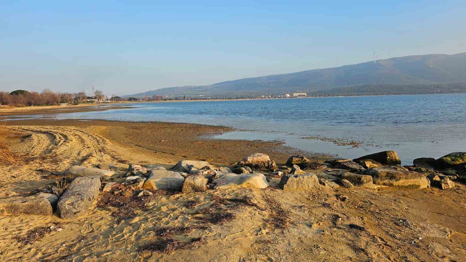 Erdek Körfezi’nde deniz çekildi, antik liman gün yüzüne çıktı
