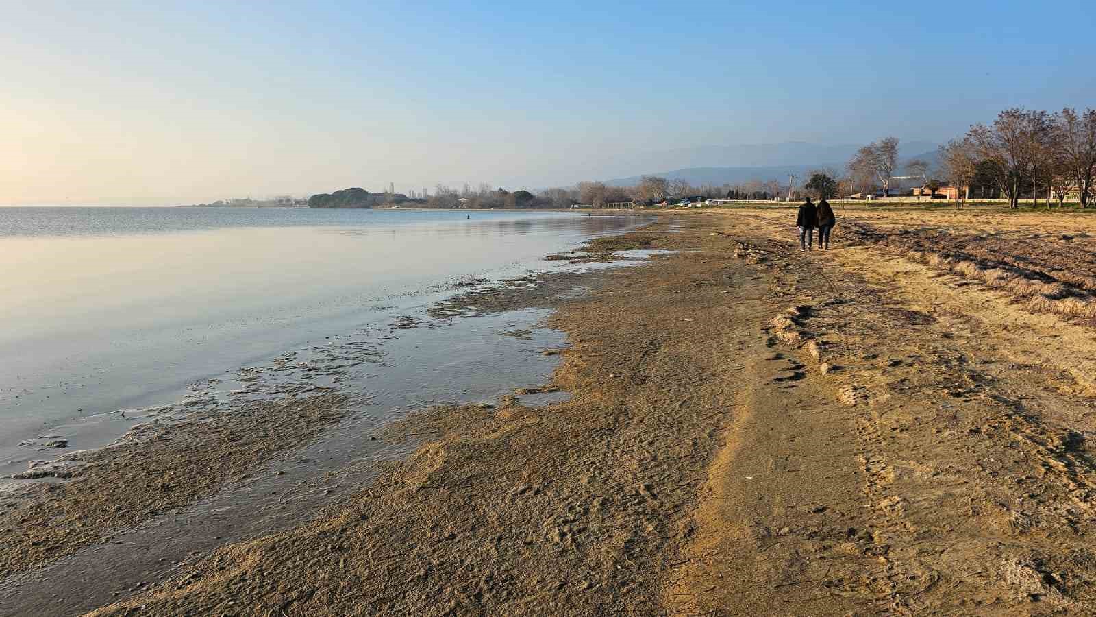 Erdek Körfezi’nde deniz çekildi, antik liman gün yüzüne çıktı
