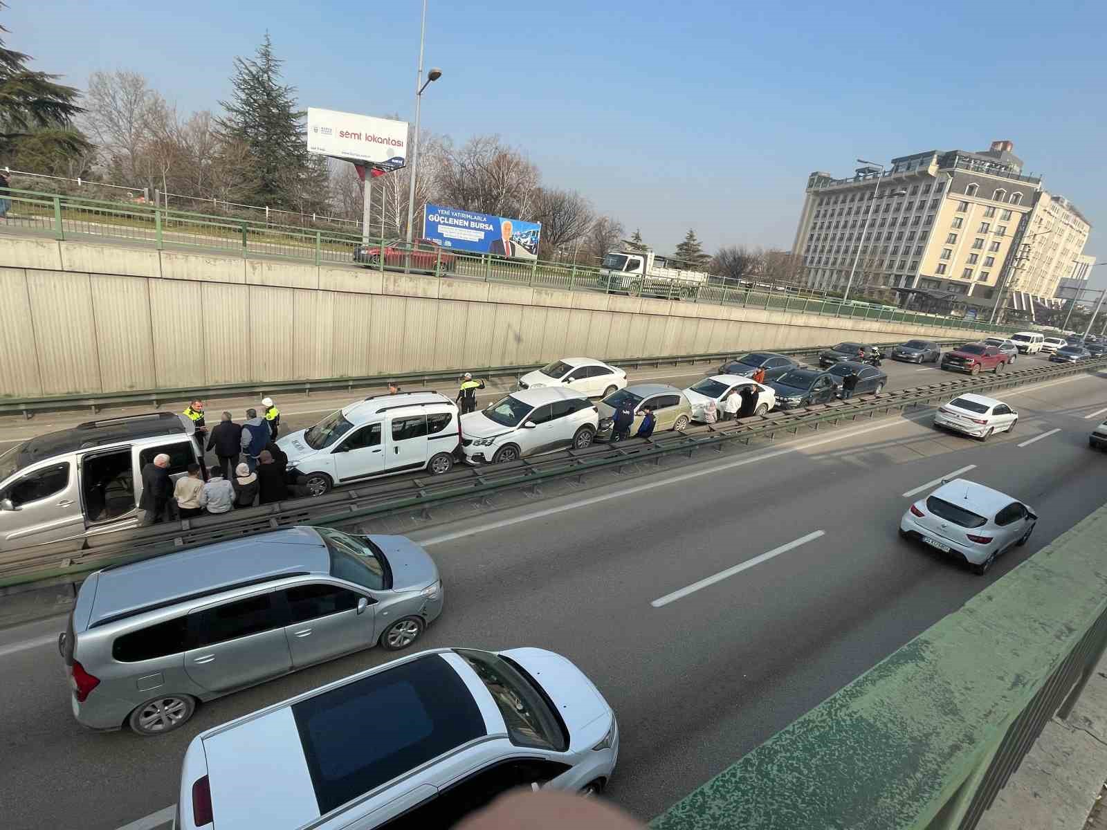 Bursa’da 7 araç bir birine girdi
