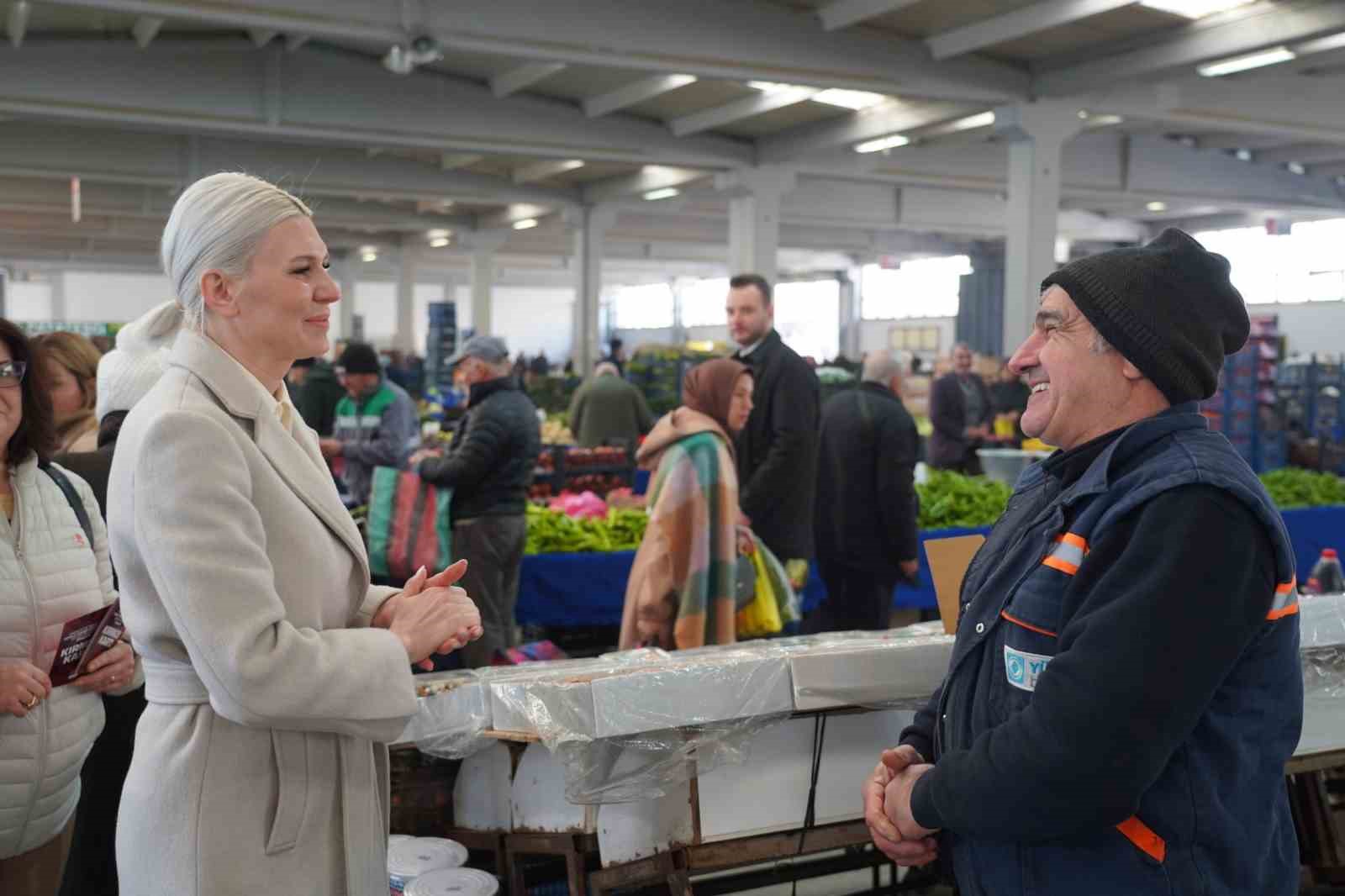 Başkan Subaşı pazar esnafının dertlerini dinledi
